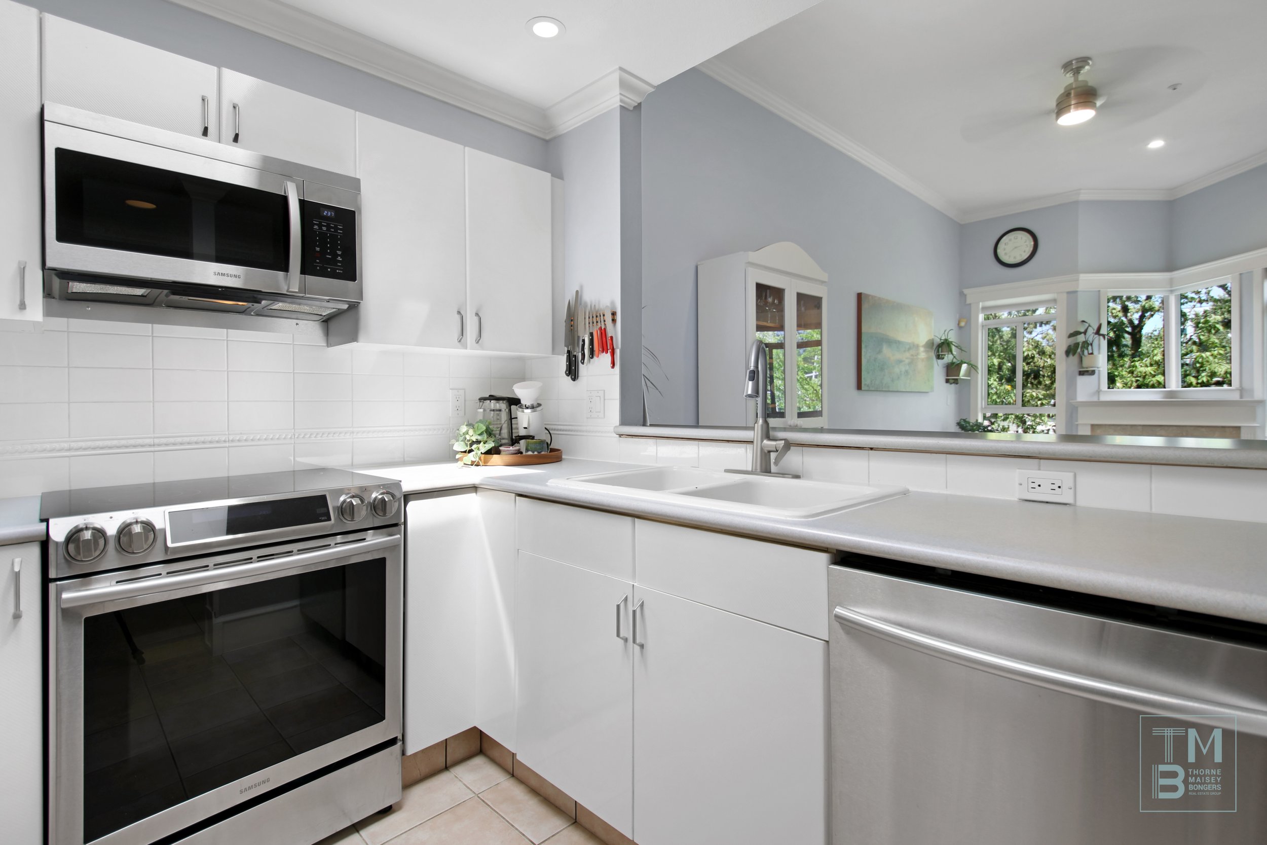 7 Kitchen1.jpg