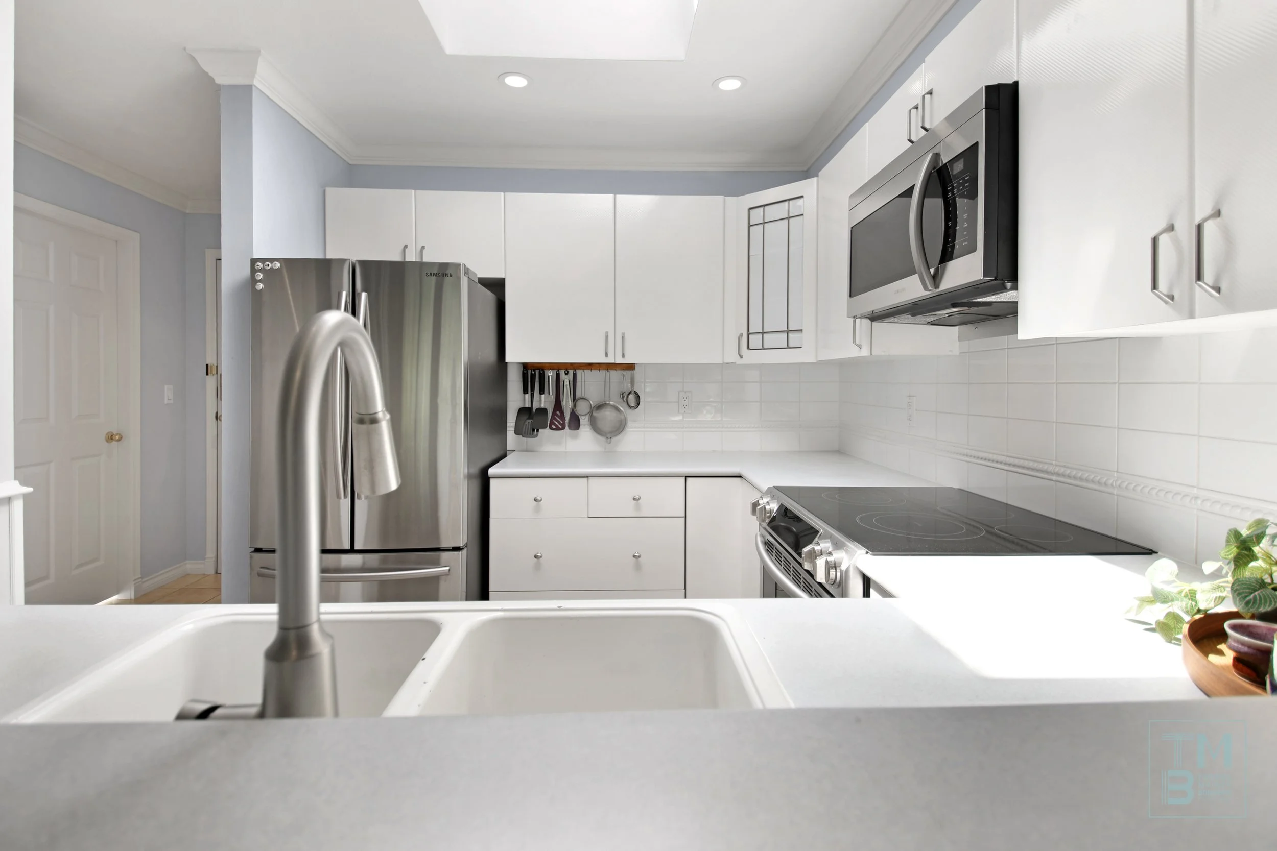 7 KItchen3.jpg