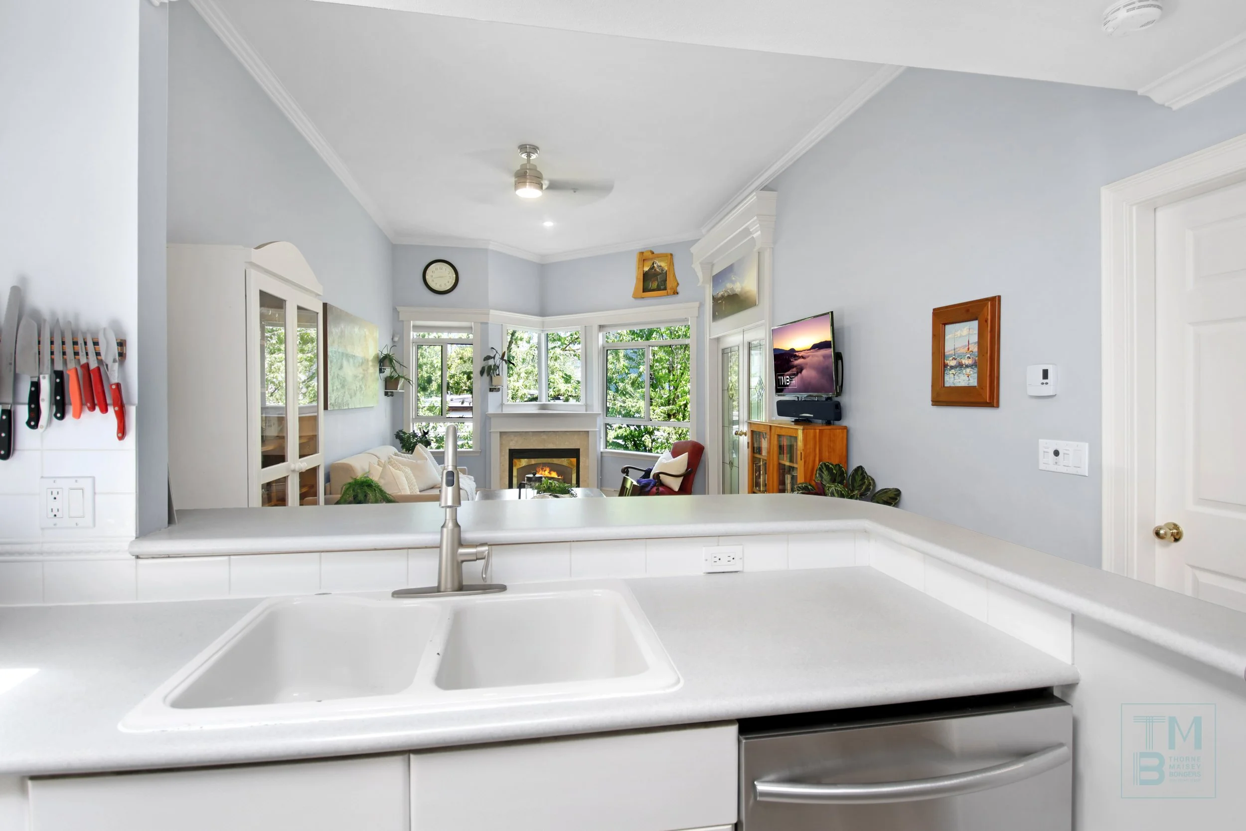 9 Kitchen4.jpg