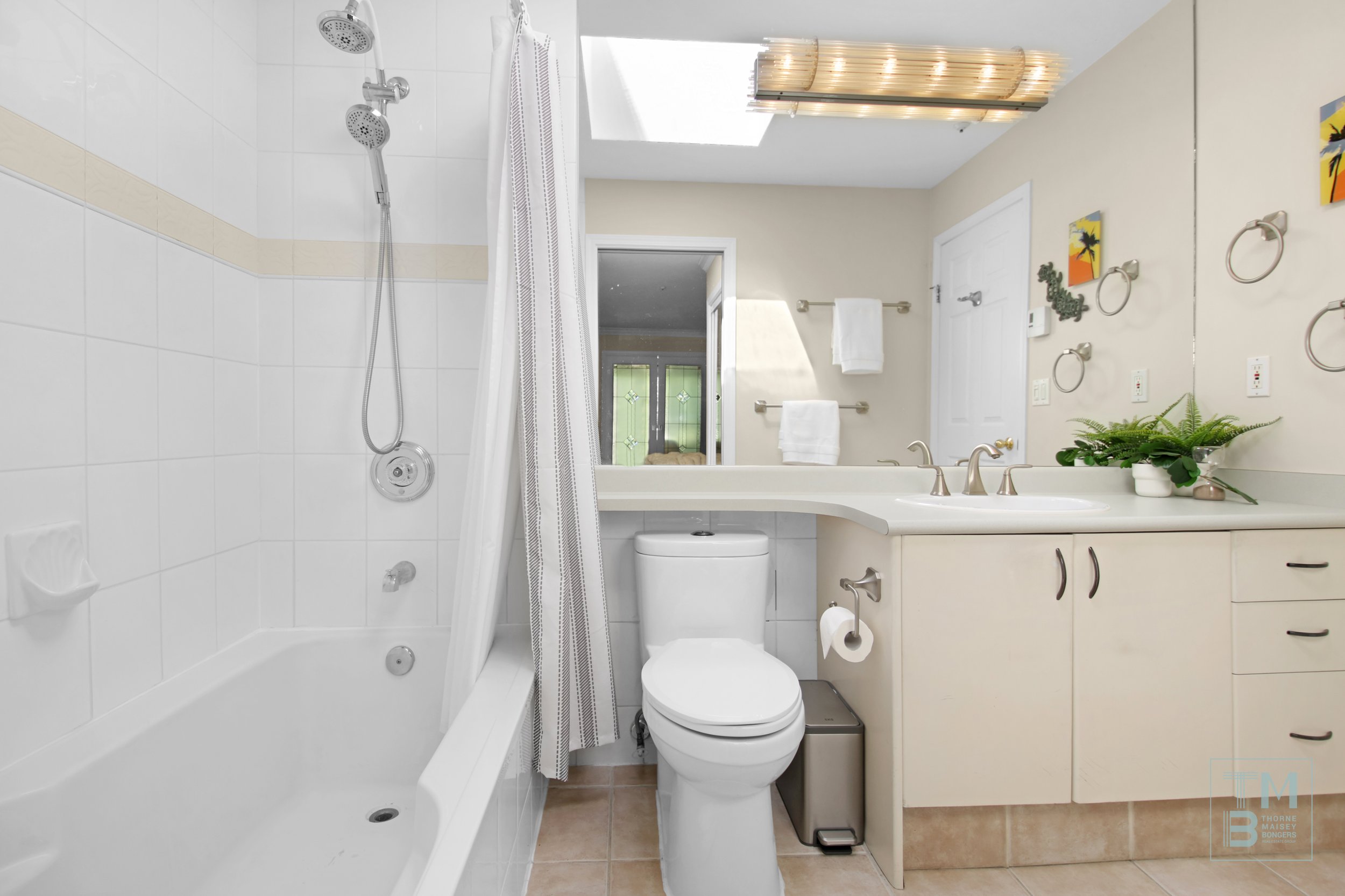 24 Bathroom1.jpg