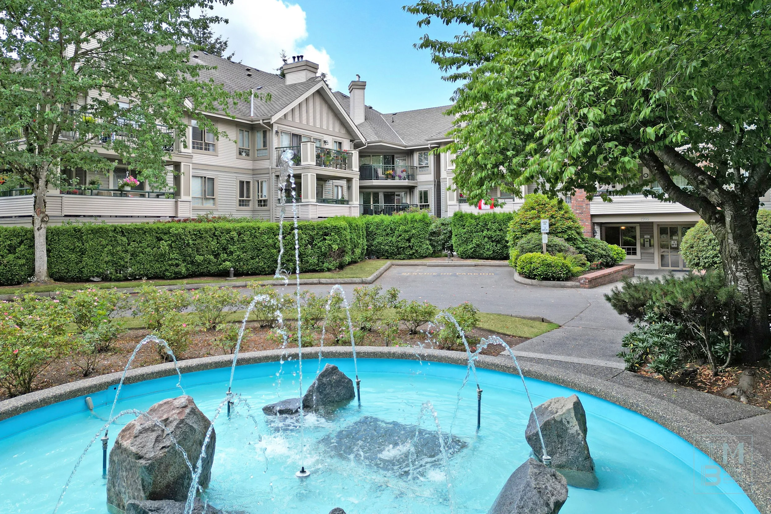 1 FrontFountain2.jpg