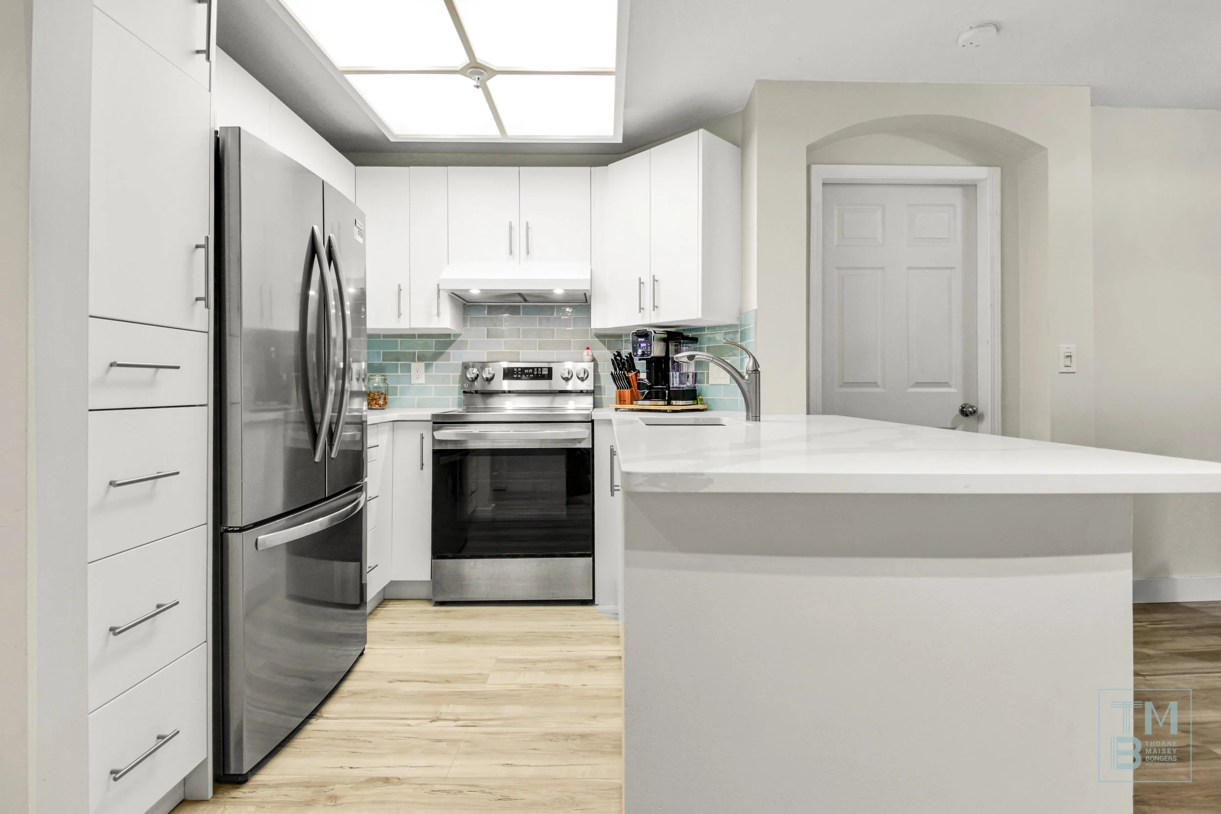 6. Kitchen.jpg