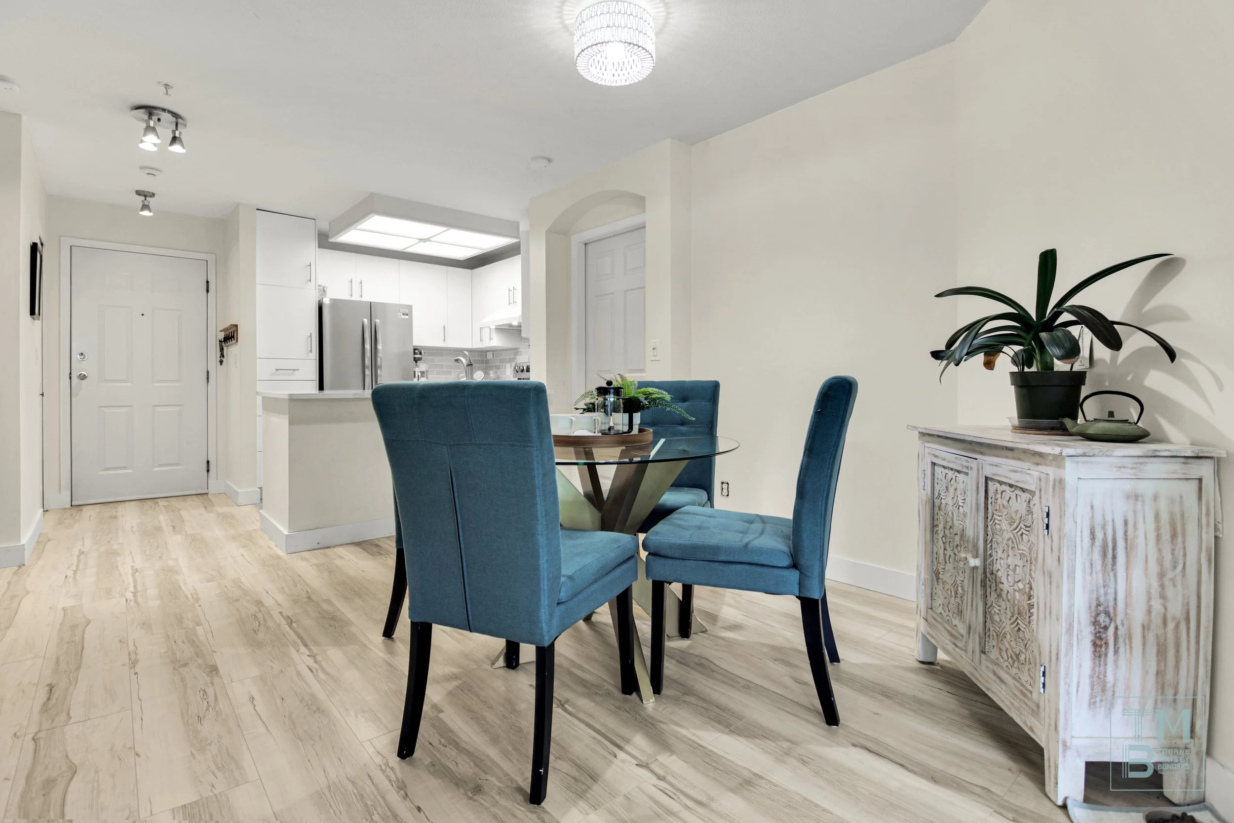 8. DiningRm.jpg