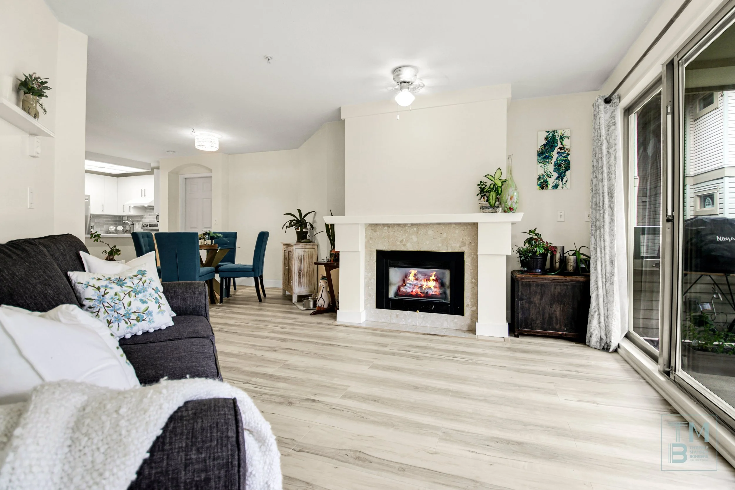 12. LivingRm2.jpg