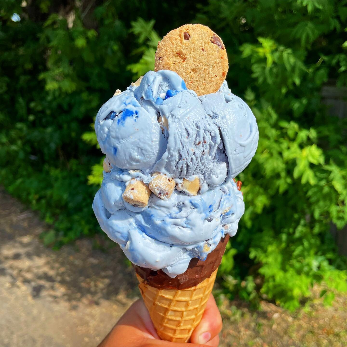 Happy Father&rsquo;s Day weekend! Grab your dad, then grab a cone at @nelliesicecream. It&rsquo;s the little things that make lasting memories. #shoutouttothedads #dadsday #nelliesicecream