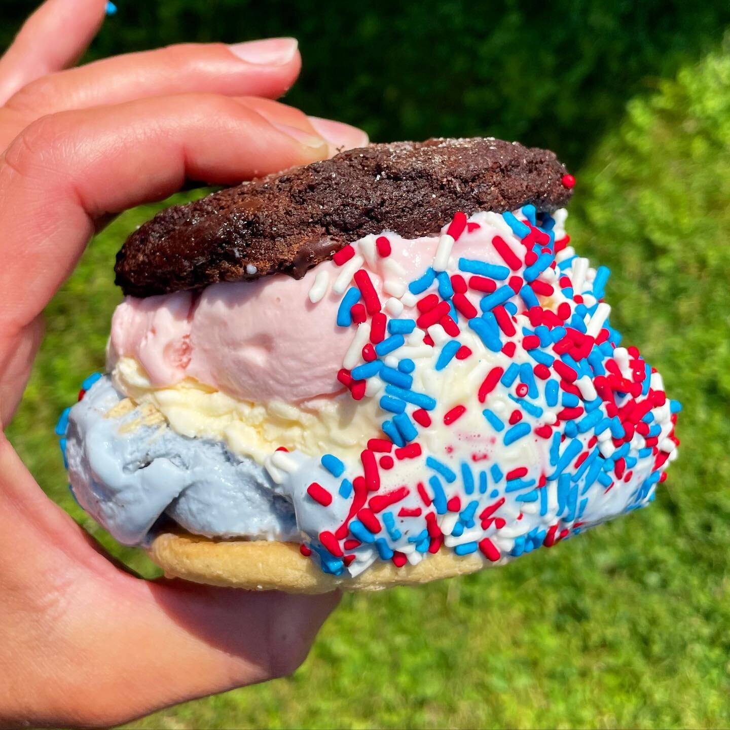 Happy 4th of July weekend! 💥 Celebrating the red, white and blue 🇺🇸We are open all weekend Noon-10pm🍪🍦