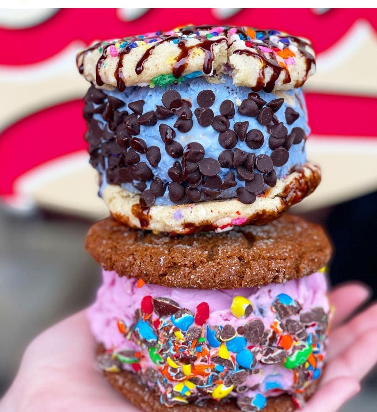 We admit it, there is something better than an ice cream cookie sandwich&hellip; TWO OF THEM! Great to see ya as always @eatswithjason! #doublestack #icecreamcookiesandwich #nelliesicecream