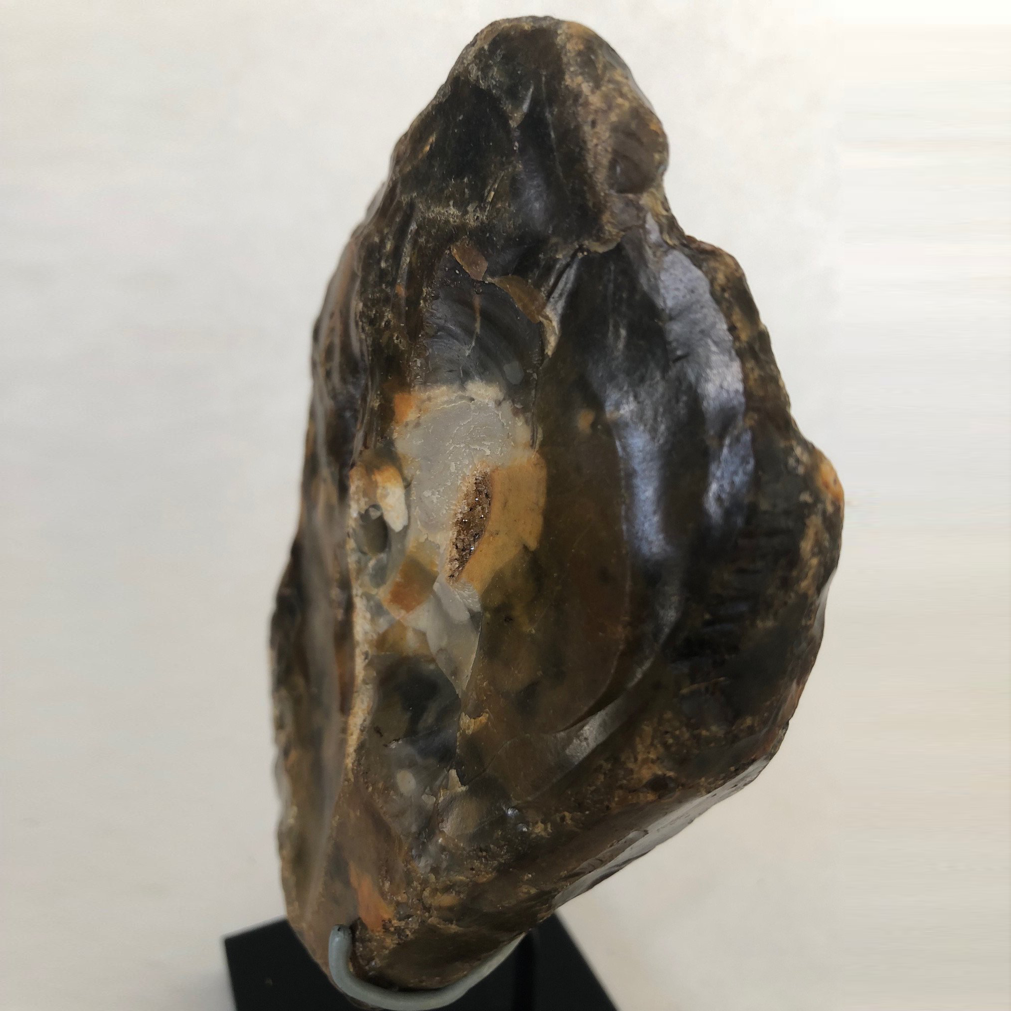 Lower_Paleolithic_Handaxe_2_squared.png