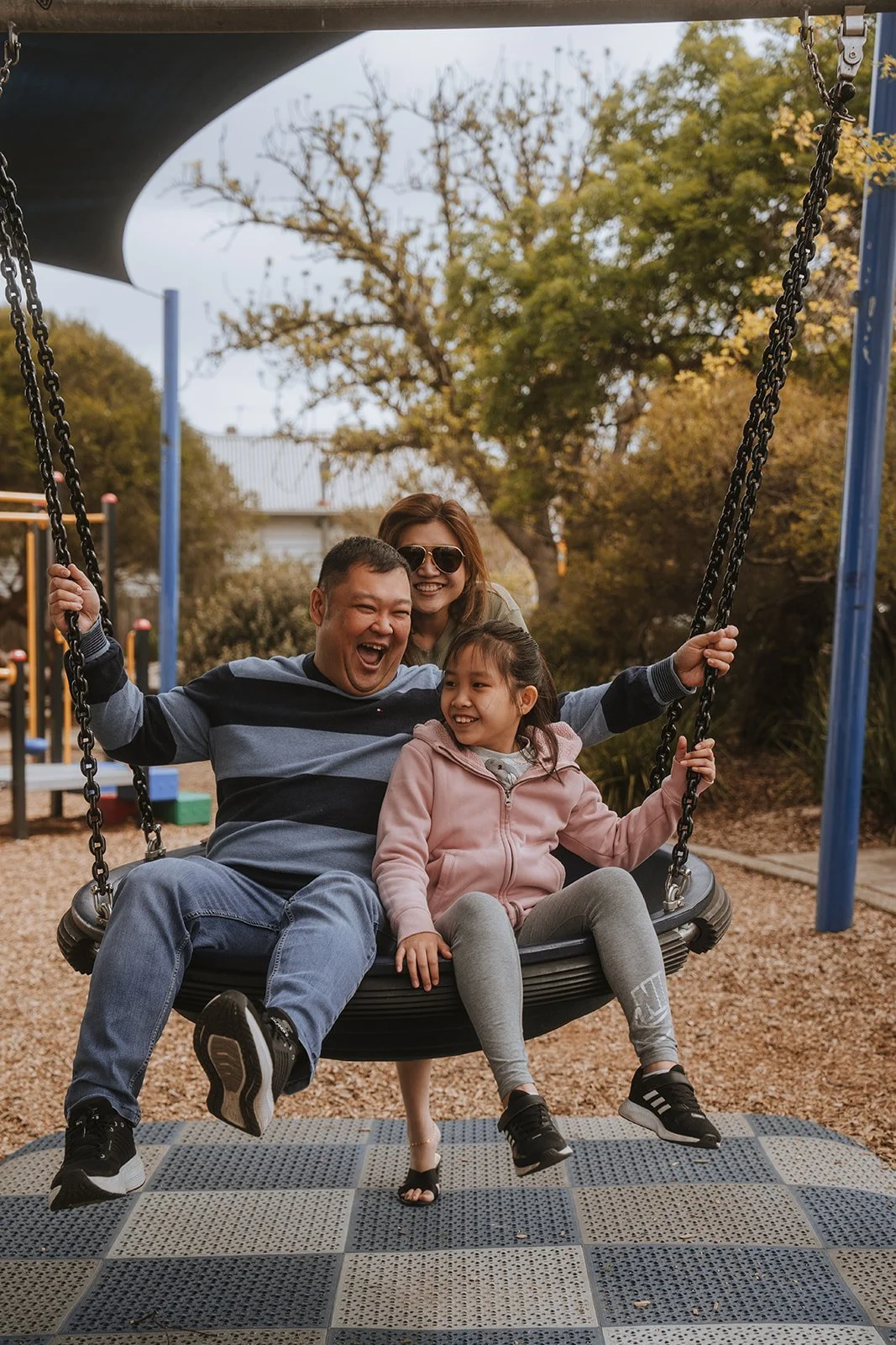 Natural candid fun family photographer melbourne