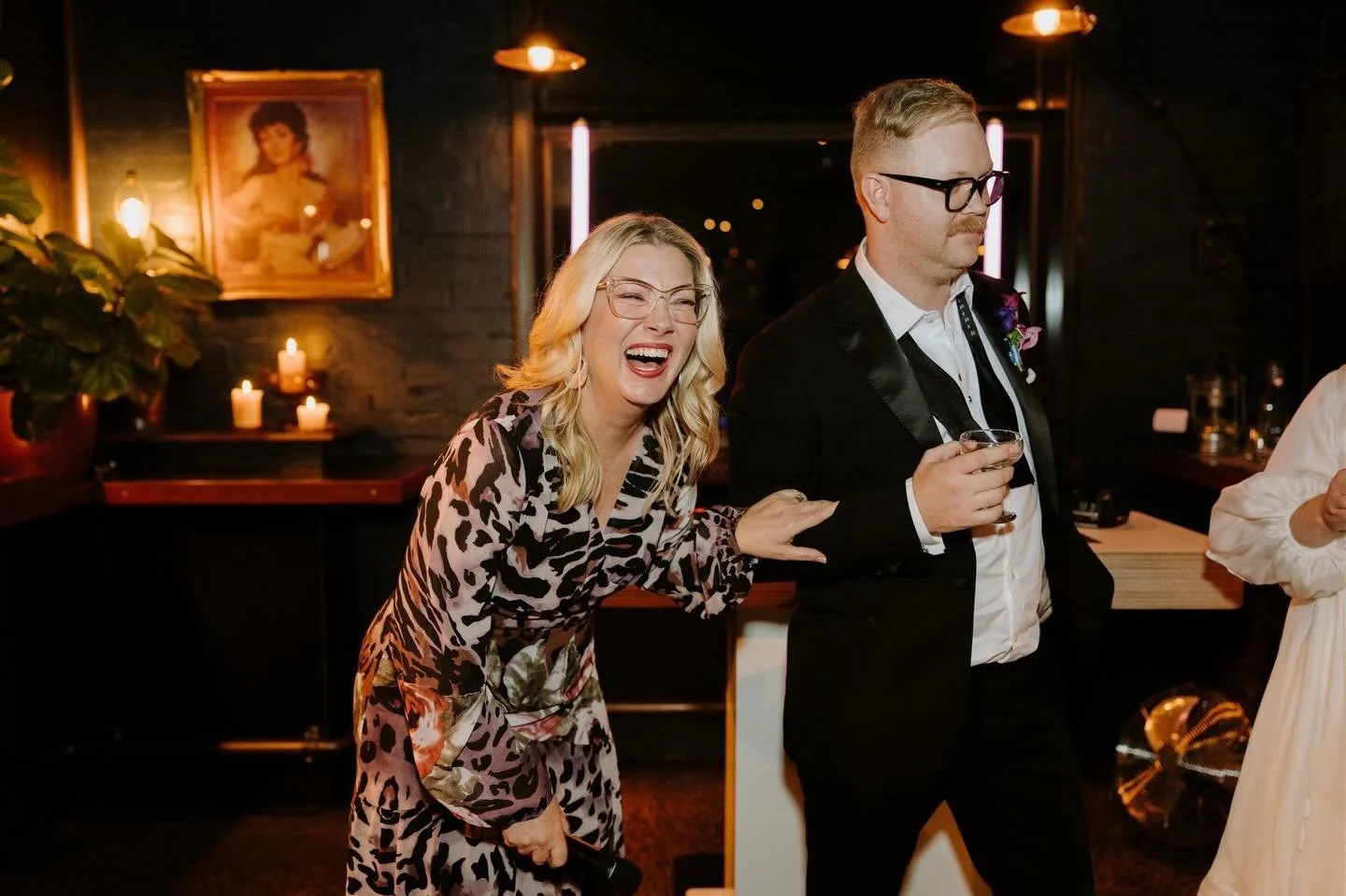 Yes I MC! I also laugh at the guests heckling, tear up at the speeches, get involved on the dancefloor, sample the champs on offer and love every second of the whole she-bang. ❤️

📷 @elsacampbellphotography