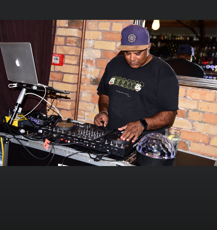 Oak room Profile pic.PNG