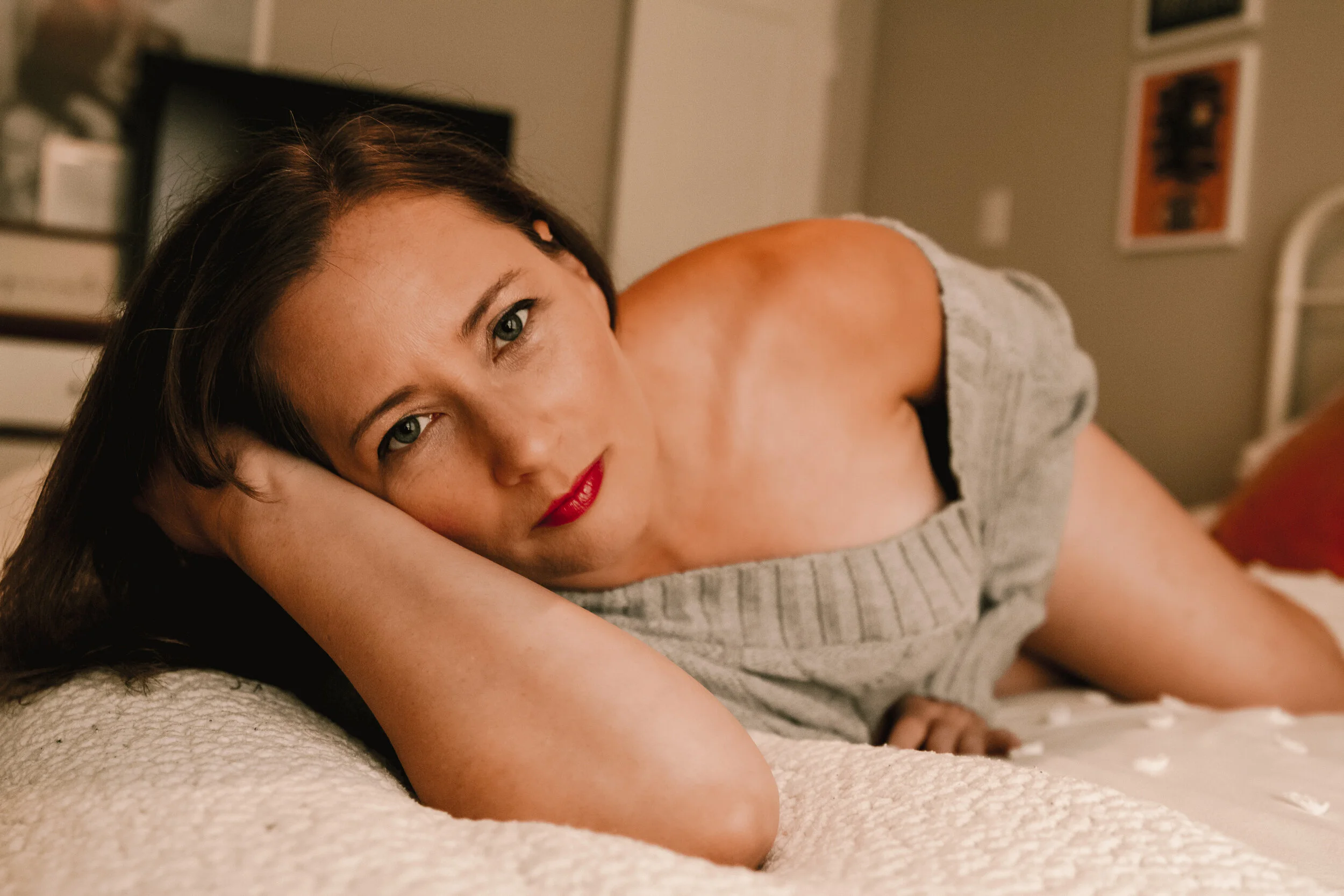 Belinda Cheyenne - Long Beach - Boudoir Photography - Southern California Intimate Portraiture - Fine Art Nudes - Bright and Airy - Sweater Photoshoot - Bohemian Style Photo Studio 