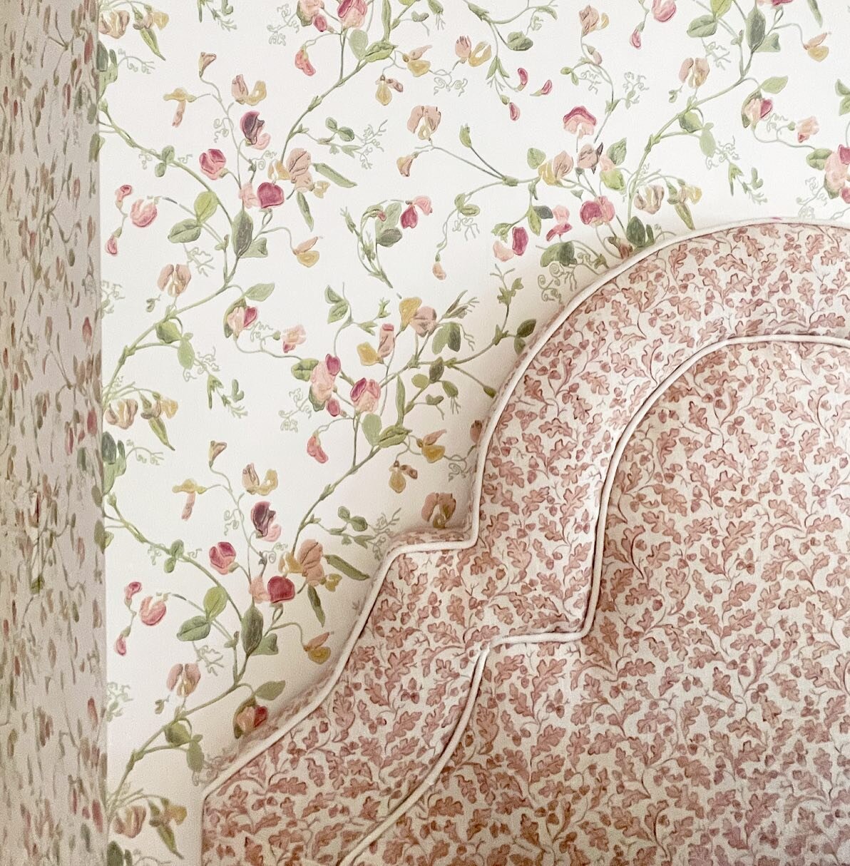 Feeling this rosy palette today. 

..

..

..

#wip #interiordesign #wallcovering #bedroomdecor #bedroomsofinstagram #hundleyhiltoninteriors #hundleyhilton