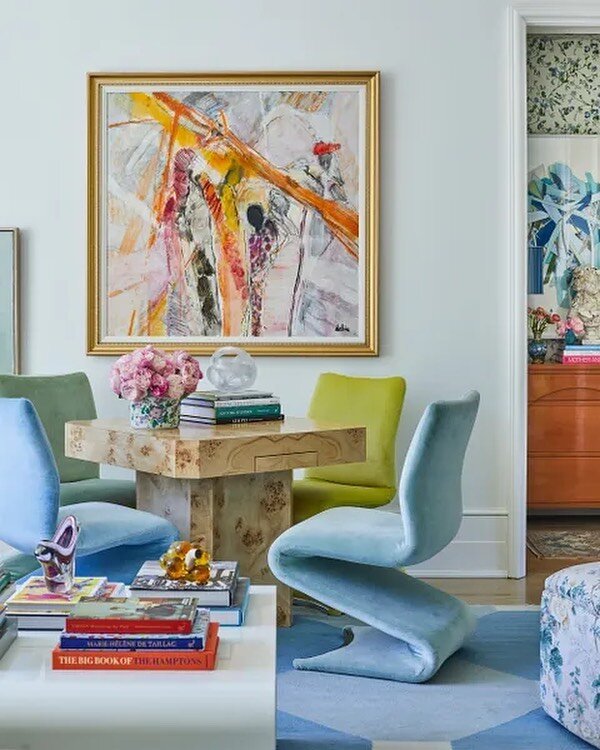 Let the games begin! This spot is home to many a scrabble squabble, a heated chess match and a backgammon battle. Featured in @verandamag May/June 2022 issue, our own @janiejones1207 home is as playful and livable as it is pretty.

📷 @laureywglenn