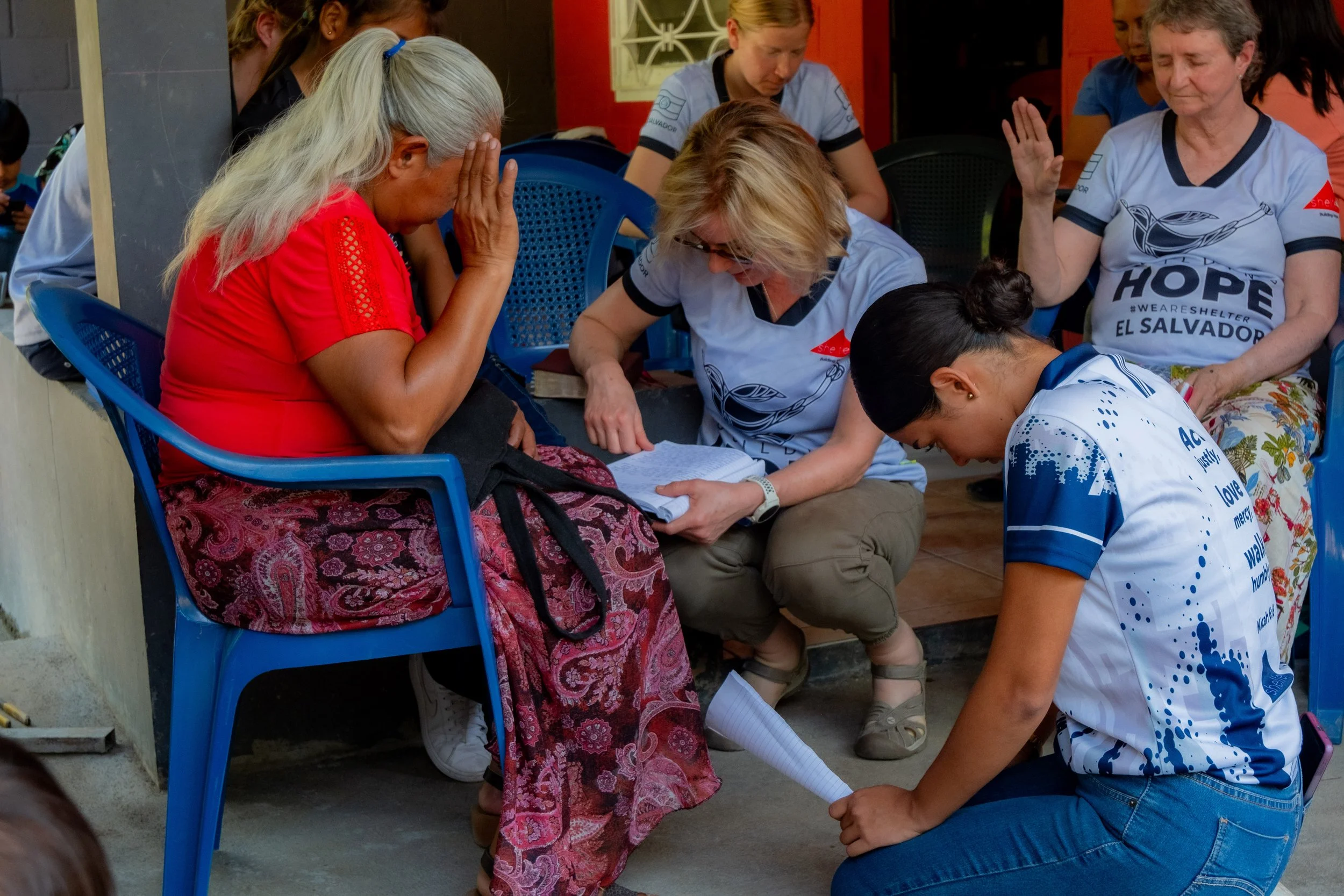 Prayer with families.jpg