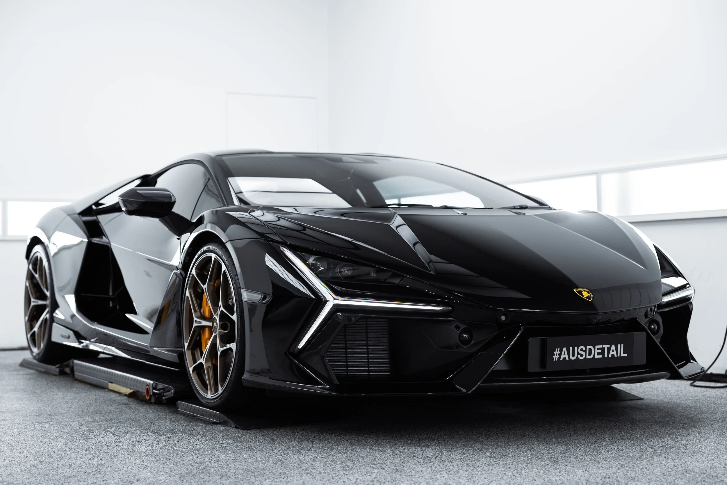 Lamborghini Revuelto