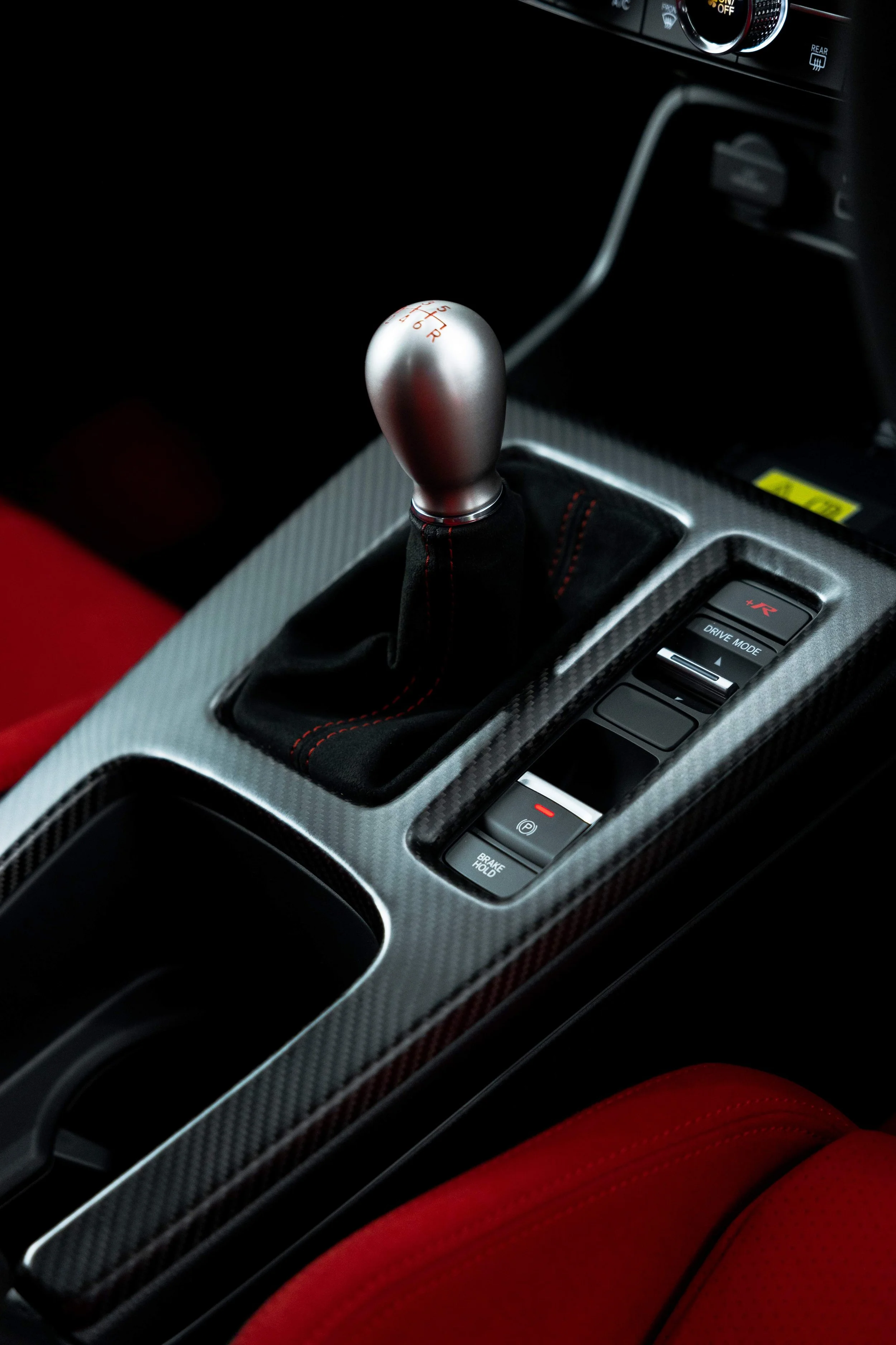 Honda Civic Type R gear shifter and carbon fibre trim after interior detailing in Mona Vale