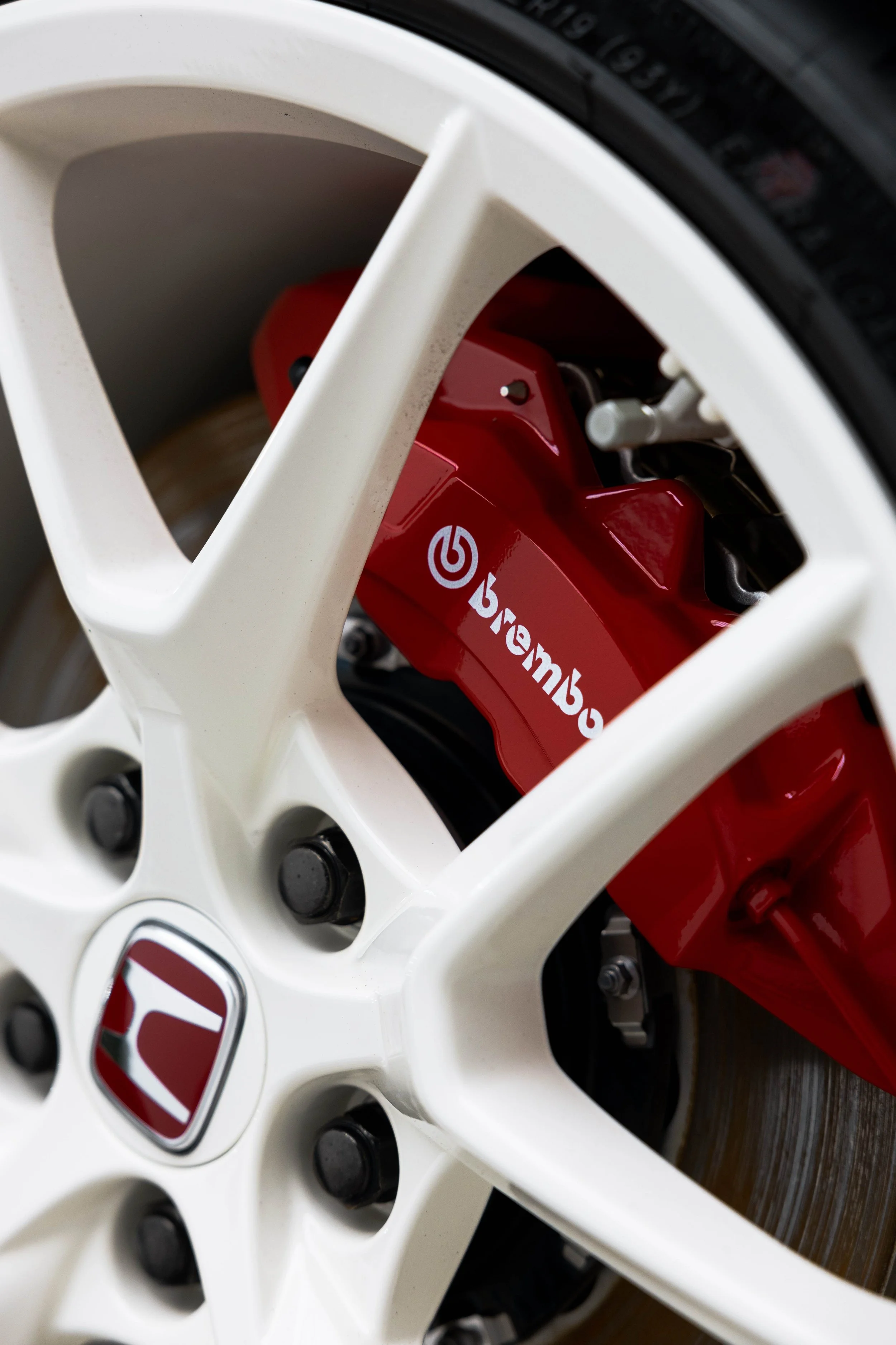 Honda Civic Type R alloy wheel and Brembo brake caliper after detailing in Mona Vale