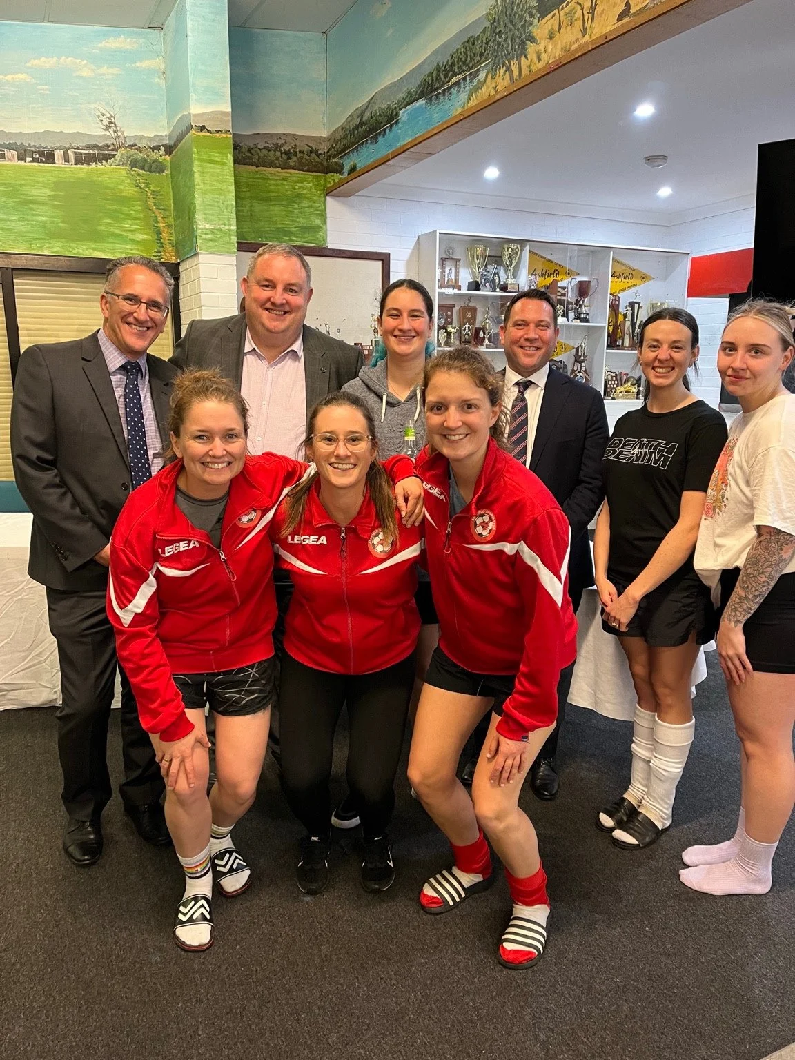 Phil Kelly with James Johnson, Sherif Andrawes and representatives of the Ashfield Lady Reds.