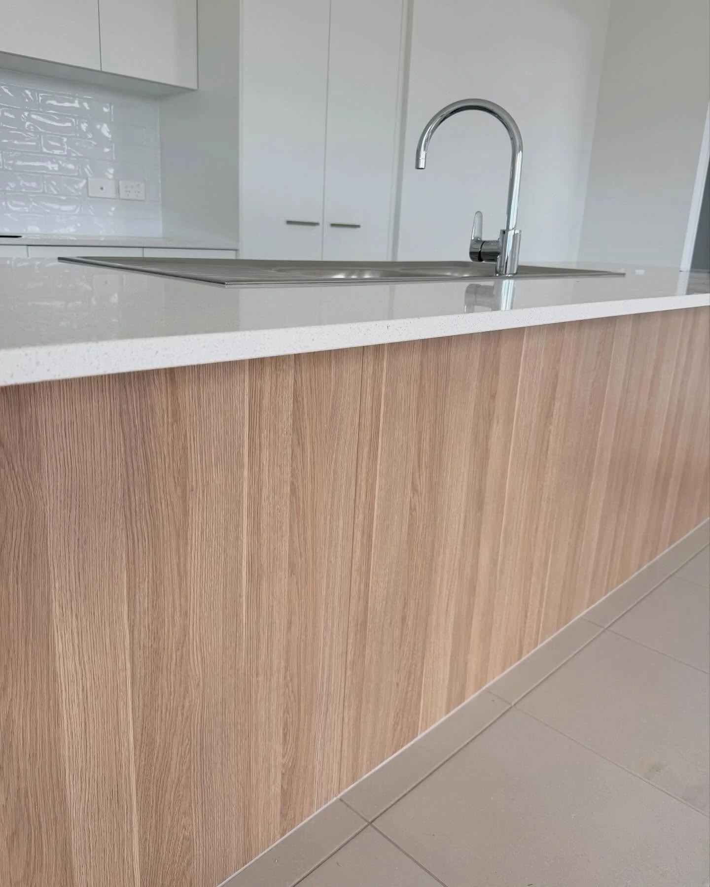Timber and white&hellip; a contrast that is timeless in a kitchen 🧡 ask me about my House and Land Packages in NSW, QLD and VIC 🏡