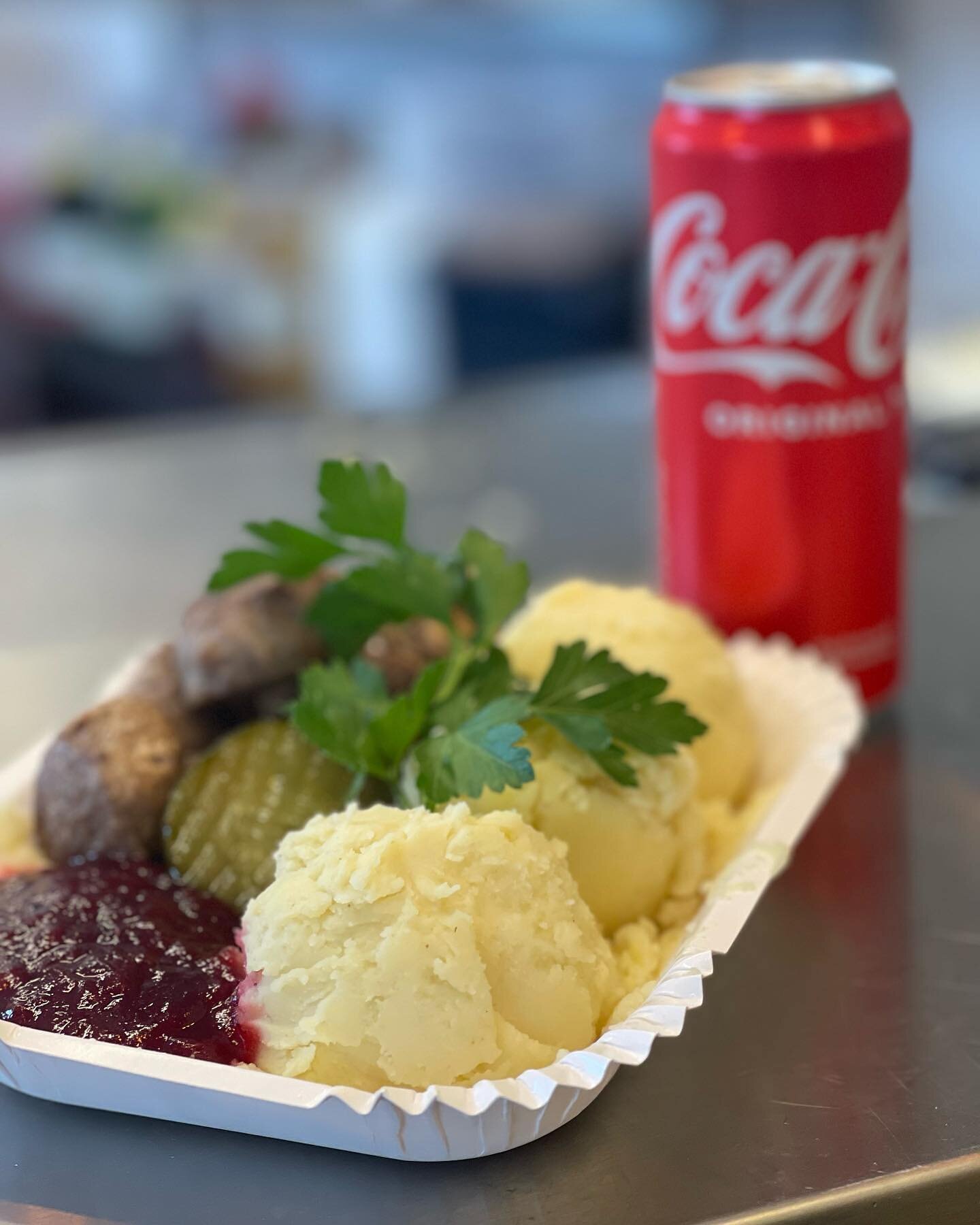 Lunchtips! 
Viltk&ouml;ttbullar &amp; potatismos med lingonsylt 😋