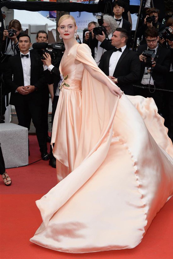 Elle-Fanning-Cannes-Film-Festival-2019-Red-Carpet-Fashion-Gucci-Tom-Lorenzo-Site-9.jpg