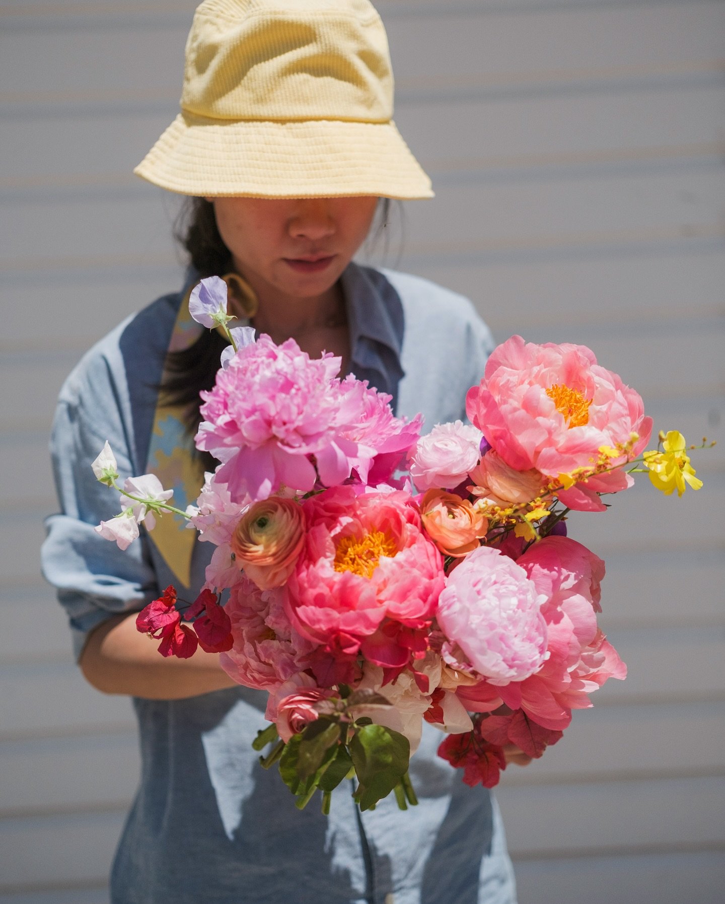 Our spring 2025 weddings have some highly saturated pink and coral moments.  And I revisited this bouquet for @mollyoswaks, which brought back so much memory. 

It was at a time when I felt very uncertain and confused.  This pink palette, the fullnes