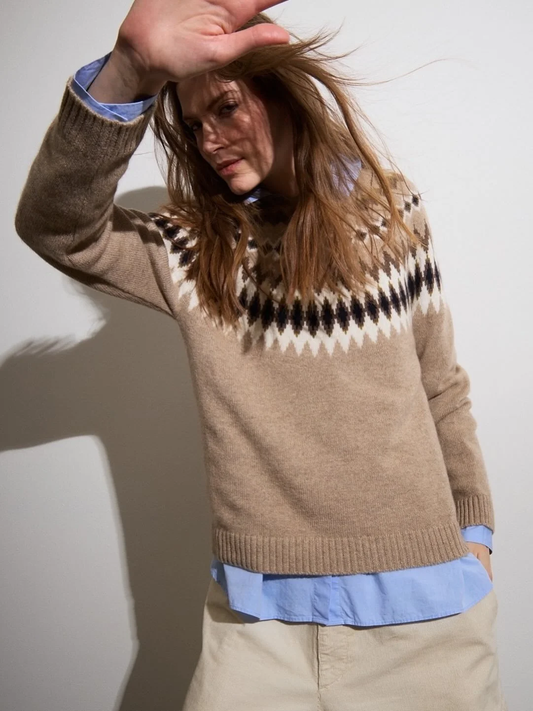 Crafted from premium cashmere in a jacquard knit, this round-neck sweater reimagines Nordic knitwear with a signature BE YOU touch for a timeless winter look. 
Featuring a multicolored pattern, raglan crew neckline, regular fit and ribbed trims, it b