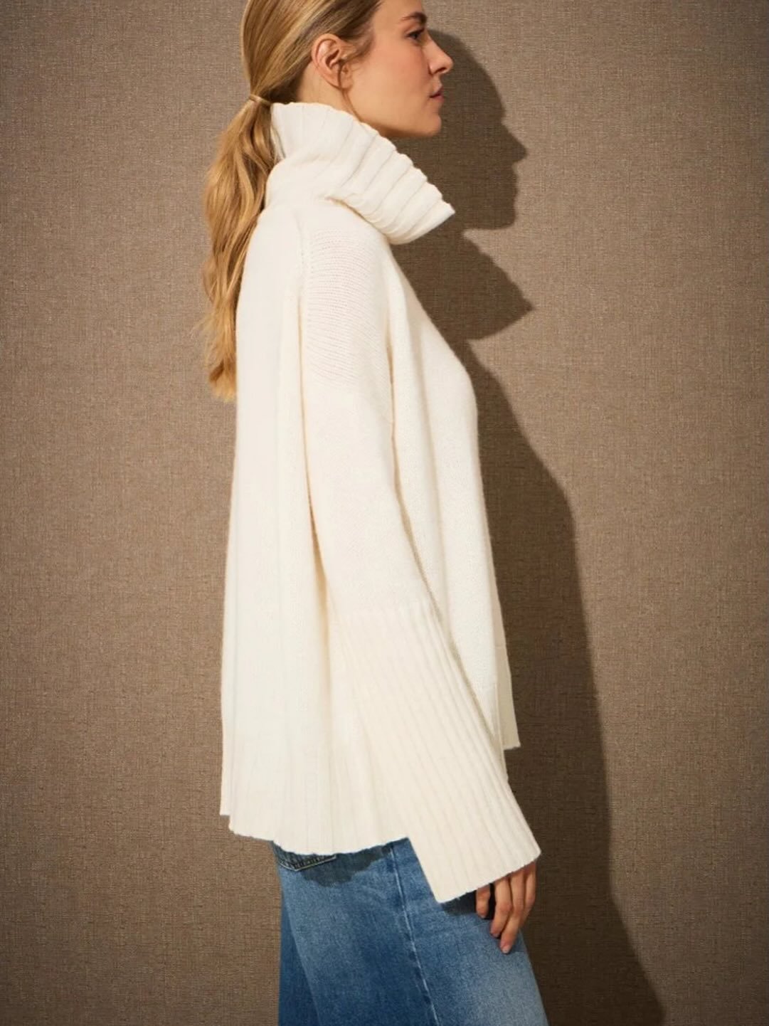 One of the most iconic BE YOU style, the DON&rsquo;T BE SHALLOW 
⠀⠀⠀⠀⠀⠀⠀⠀⠀
Now on SALE 50% OFF 💥 
⠀⠀⠀⠀⠀⠀⠀⠀⠀
#beyougeraldinealasio