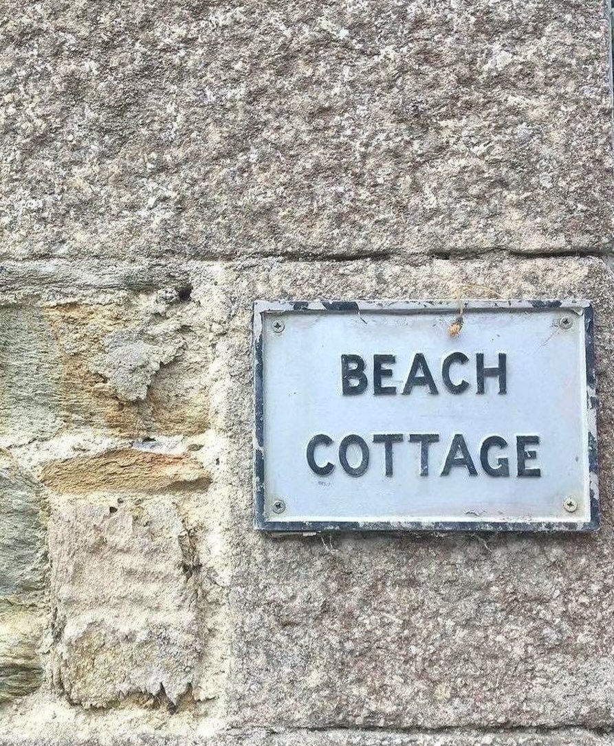 The Hamptons&rsquo; allure &mdash; where cashmere meets coastal sophistication.
⠀⠀⠀⠀⠀⠀⠀⠀⠀
#beyougeraldinealasio
#ss26
⠀⠀⠀⠀⠀⠀⠀⠀⠀