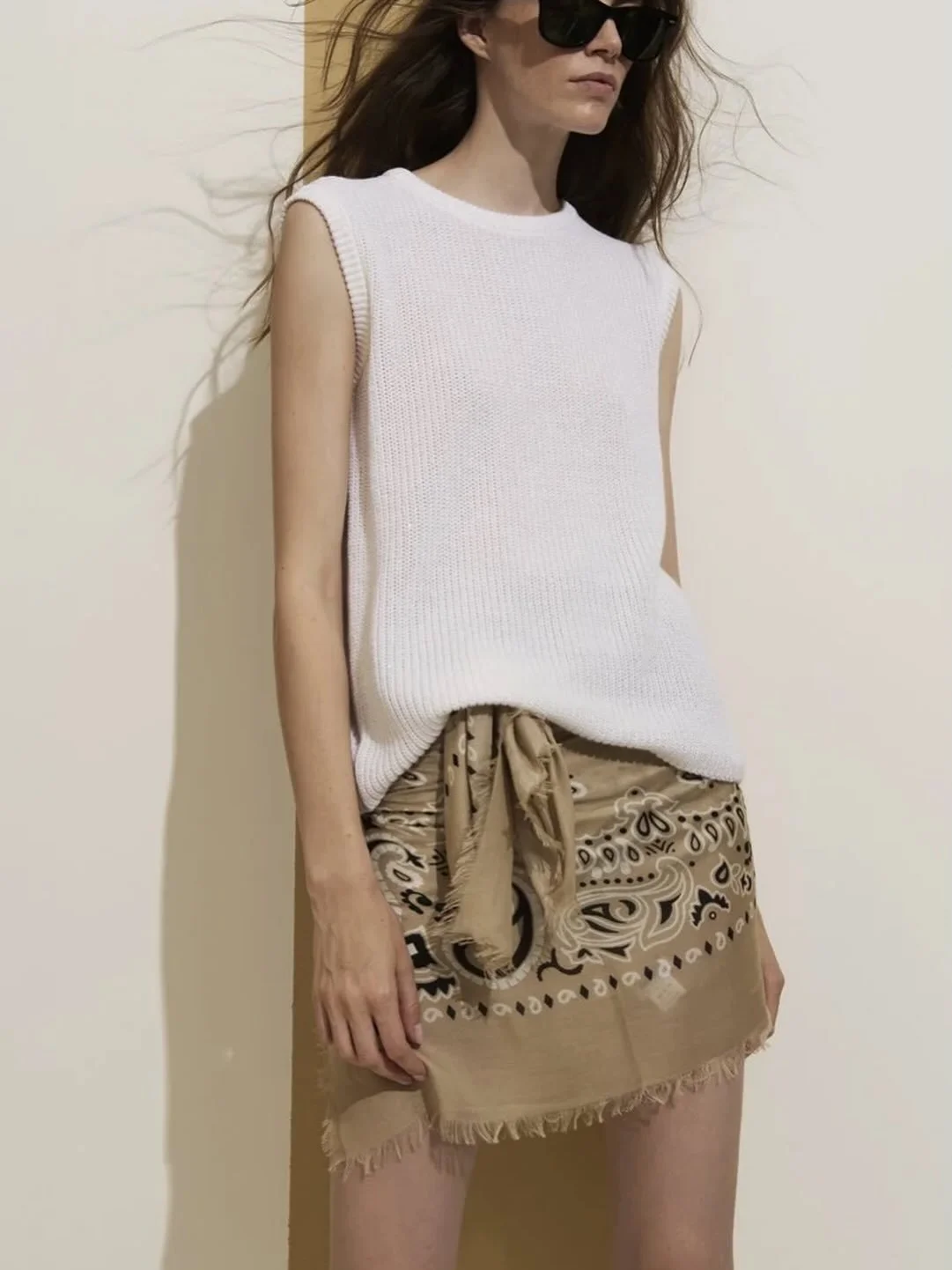 For your Spring break

A natural fiber Bandana with paisley print, is a must-have accessory that will be perfect also as a pareo

#beyougeraldinealasio