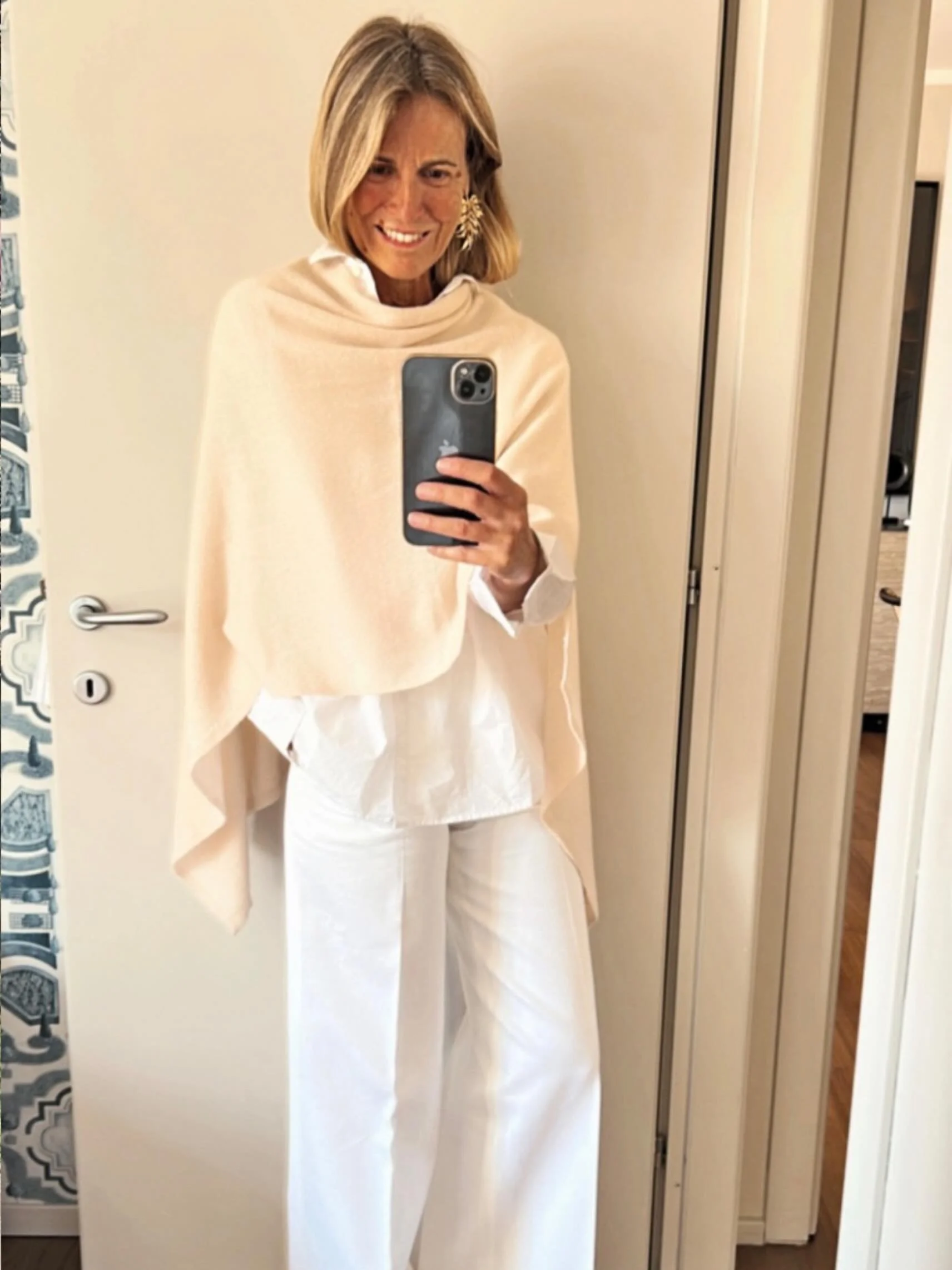 Perfect for every occasion, to always carry with you,
for your next holidays.
Warm when needed, but not too warm when temperatures rise.
⠀⠀⠀⠀⠀⠀⠀⠀⠀
You know them well and simply can&rsquo;t live without:
they are our super light cashmere &ldquo;NUVOLA
