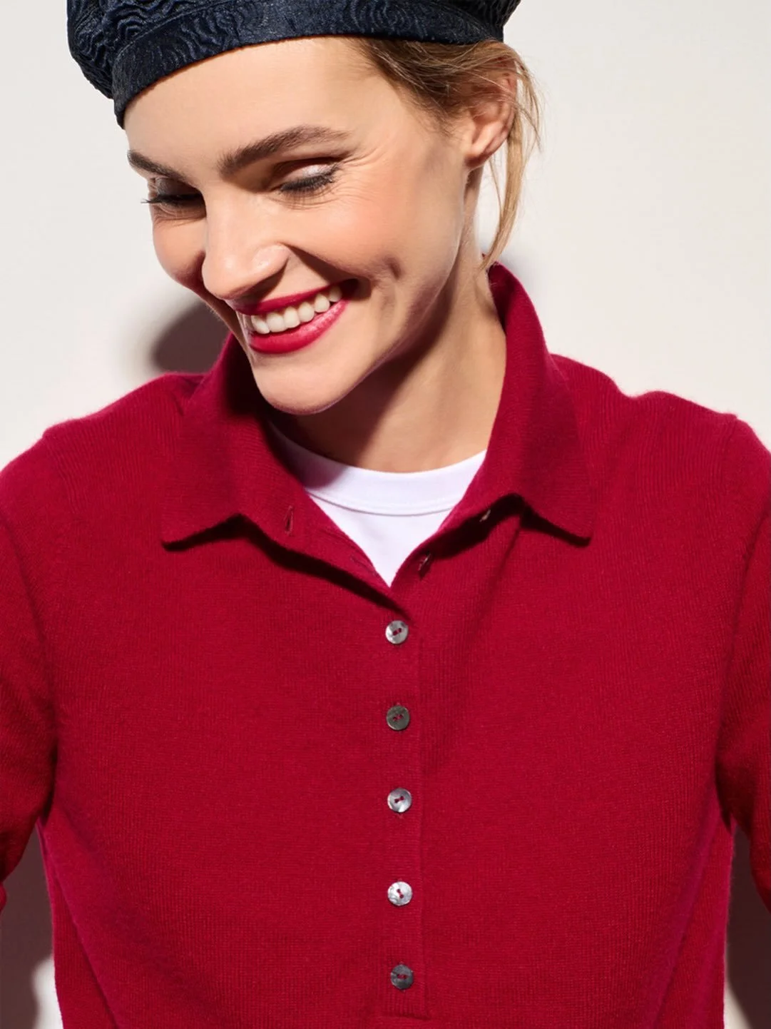 A timeless shape, a bold shade of red, and the effortless softness of pure cashmere.
An everyday icon, the BE YOU 

#beyougeraldinealasio
#prefall2026