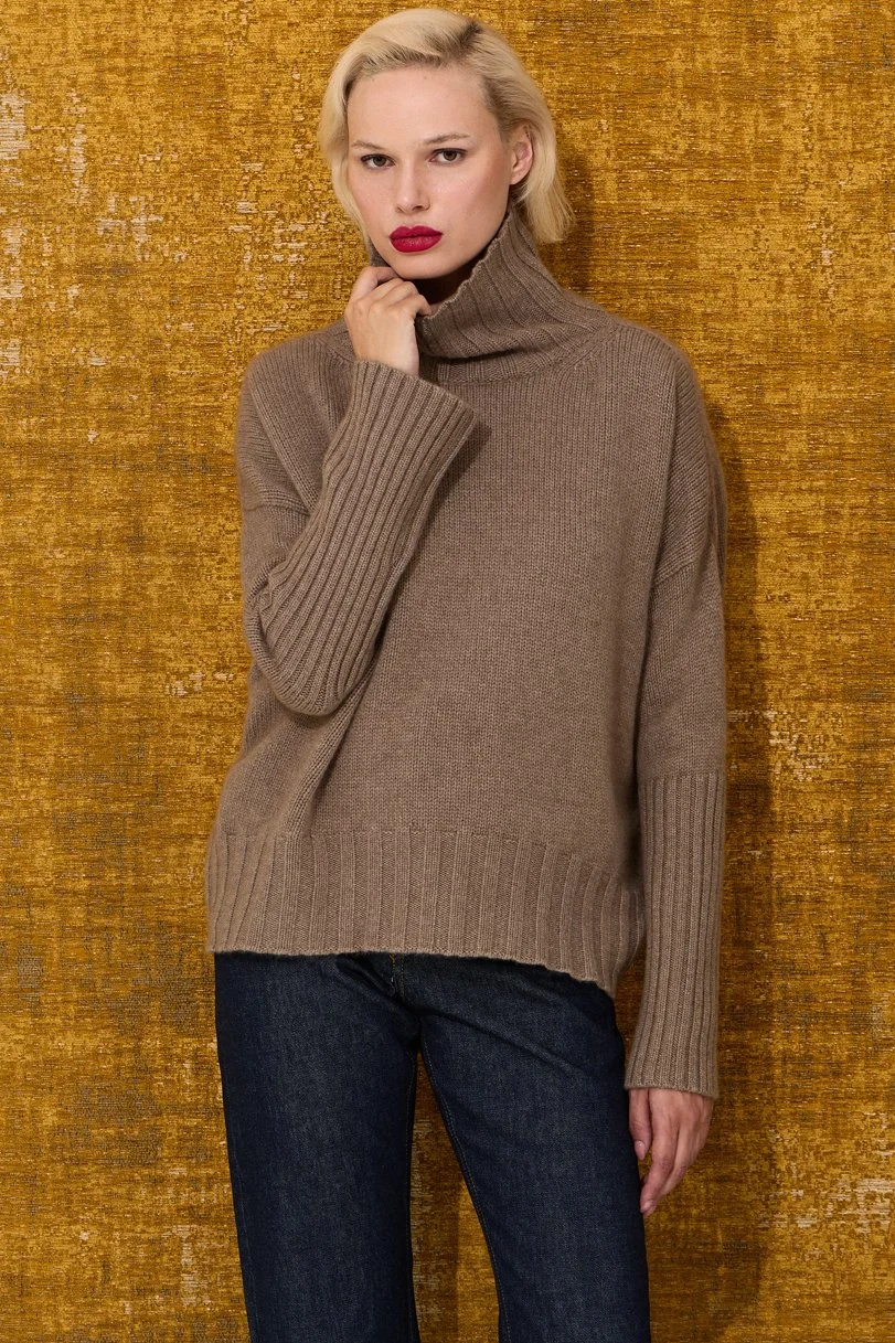 SOLID COCOON "DON'T BE SHALLOW" TURTLENECK