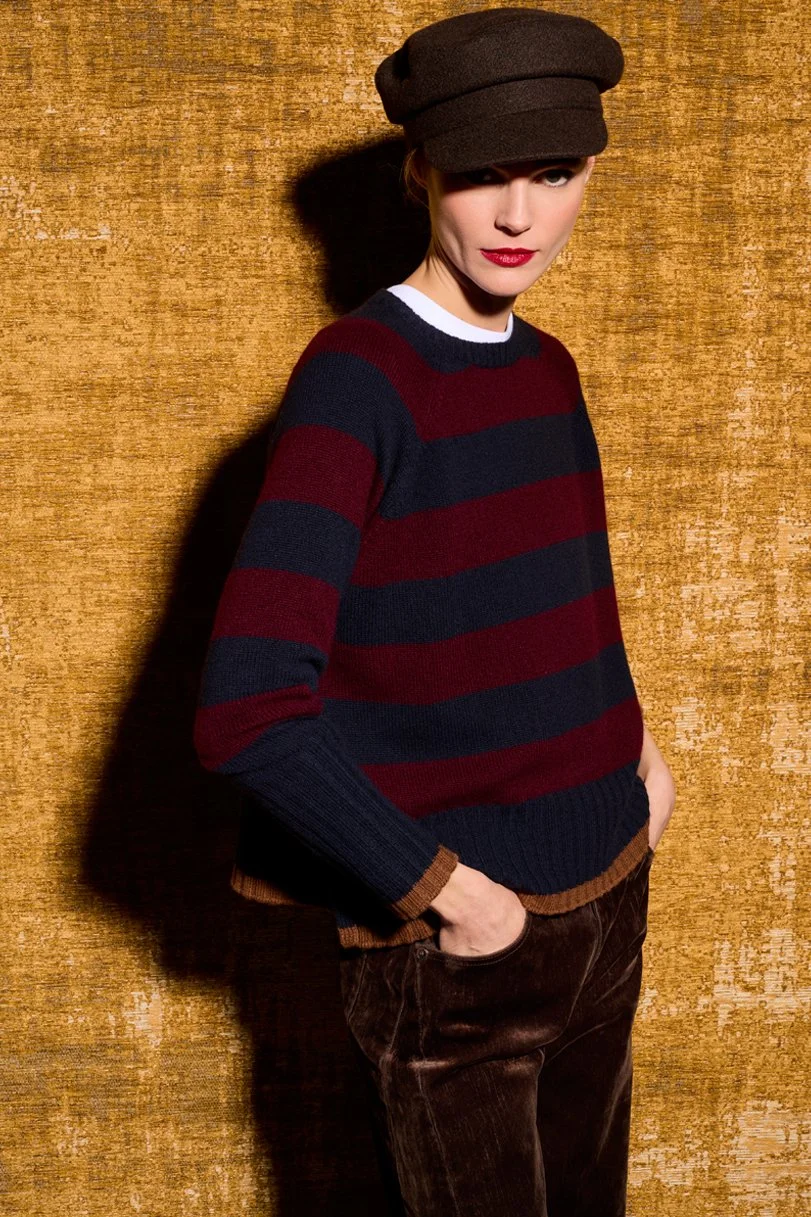 STRIPED RELAXED "BE REFINED" ROUNDNECK