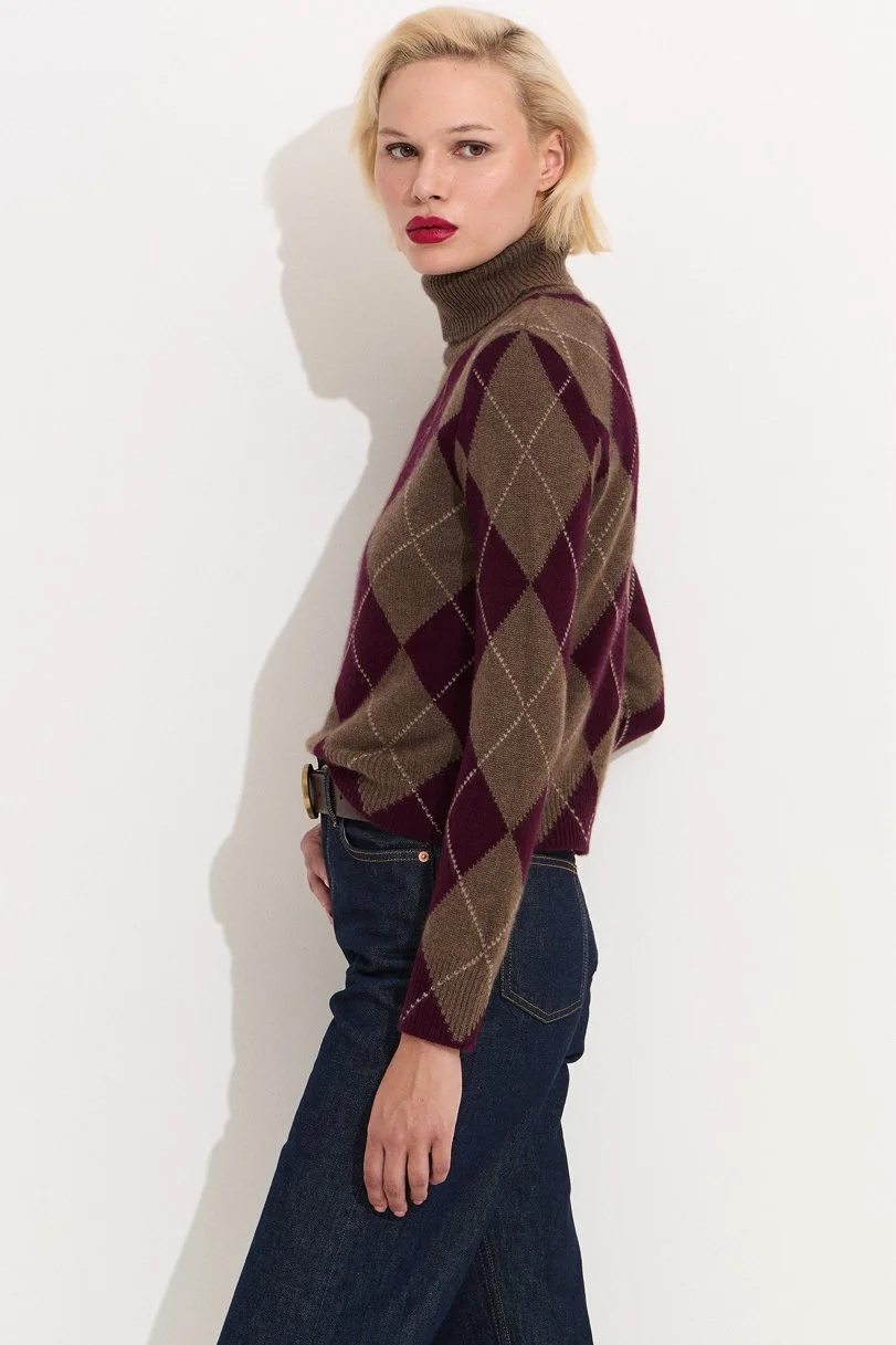 BE RARE noisette-merlot-or.brown side.jpg