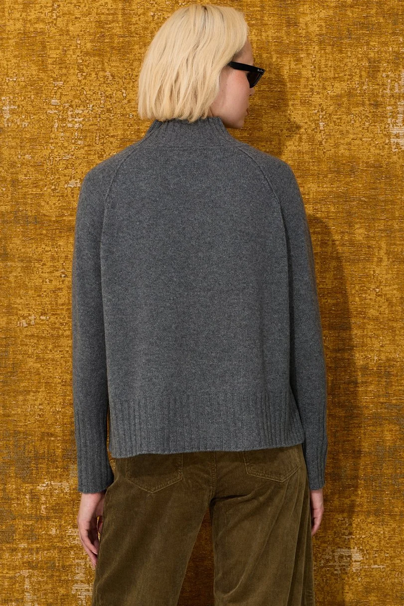 BE DIFFERENT dk.grey back.jpg