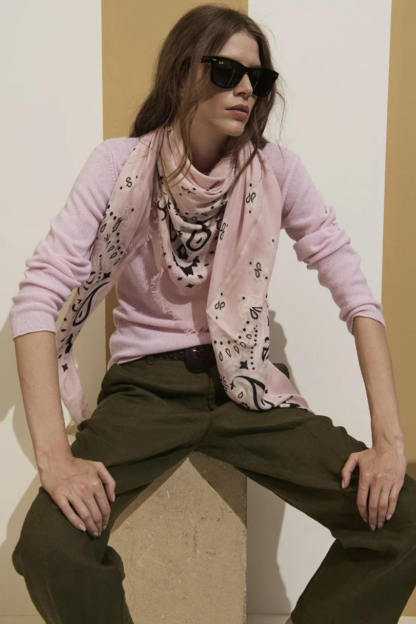 BE EVOCATIVE glossy rose front.jpg (Copia)