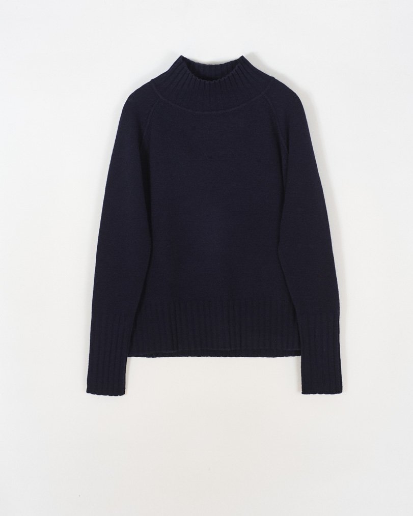 BE DIFFERENT navy.jpg