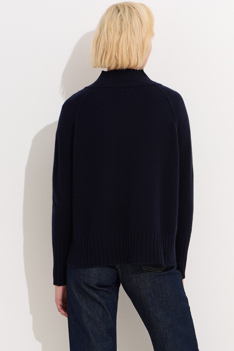 BE DIFFERENT navy back.jpg