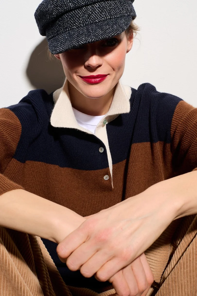 BE DAISY navy-l.brown-white front detail.jpg