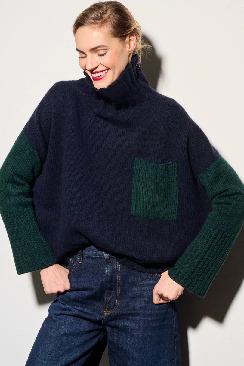 COLOR BLOCK OVER "BE ALLURING" TURTLENECK