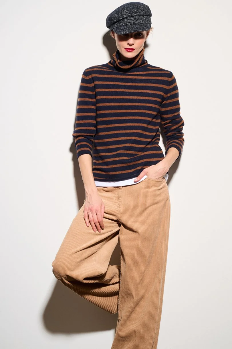 BE CHARMING navy-leather brown front1.jpg