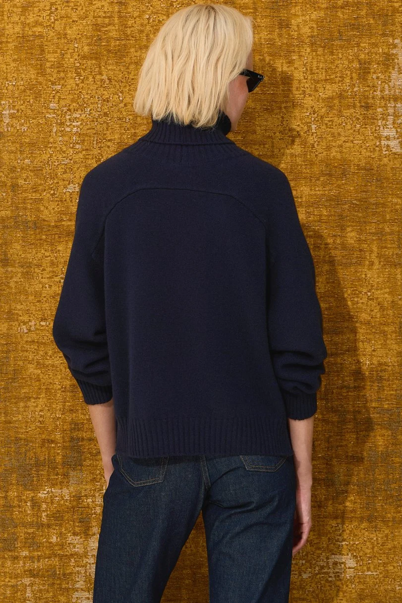 BE HONEY navy back.jpg