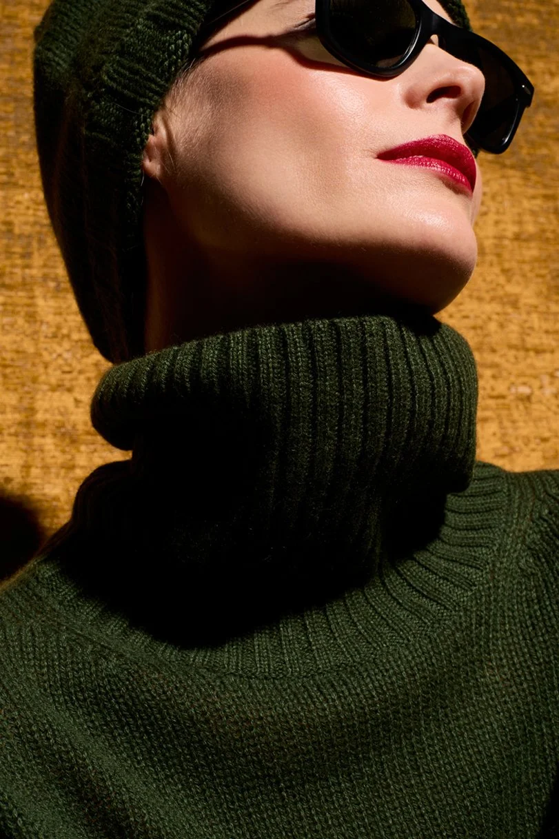 BE GENEROUS loden green detail.jpg