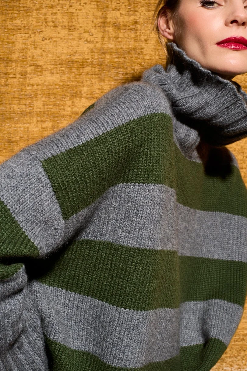 DON'T BE SHALLOW dkgrey-loden green side detail.jpg