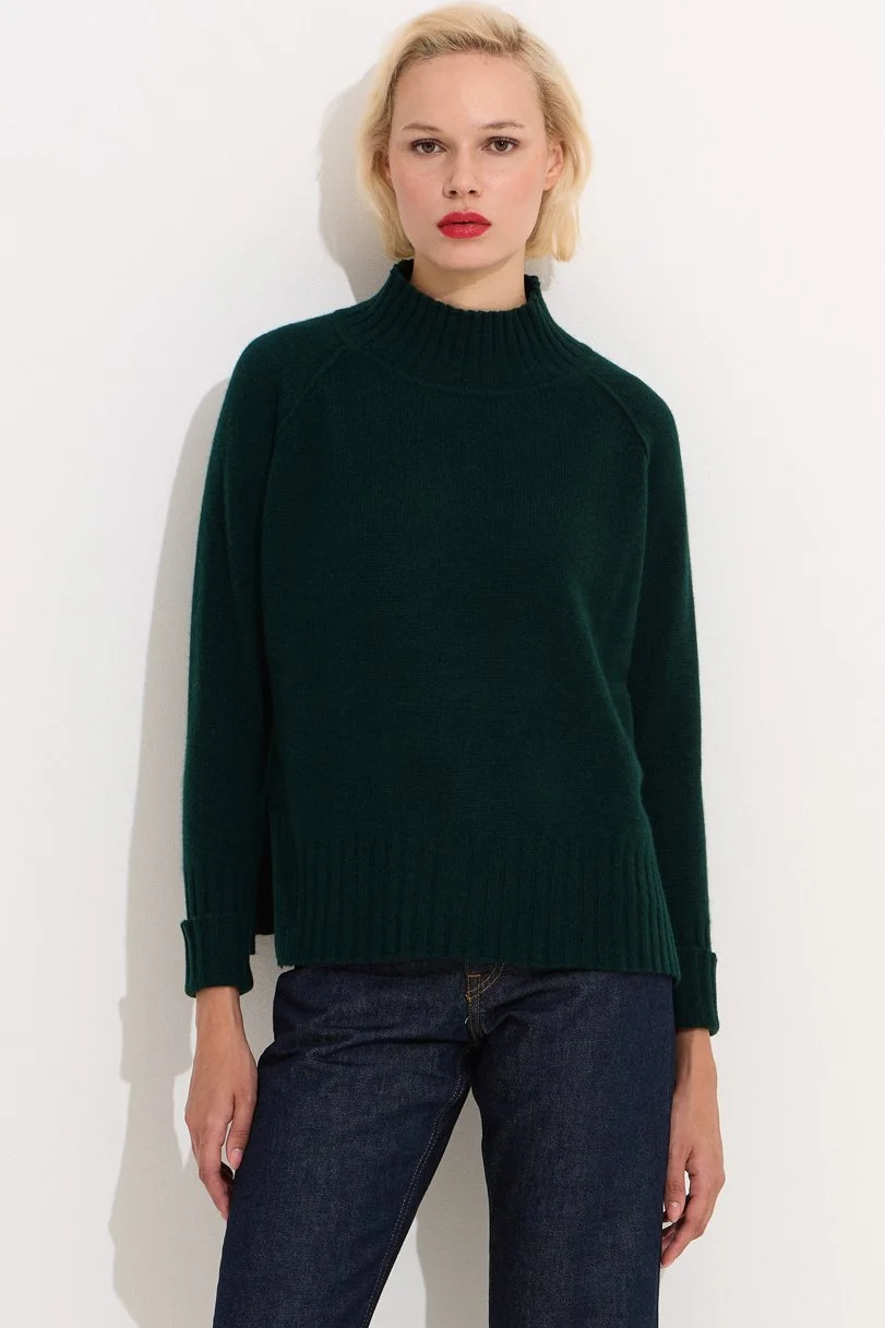 BE DIFFERENT hunter green front.jpg