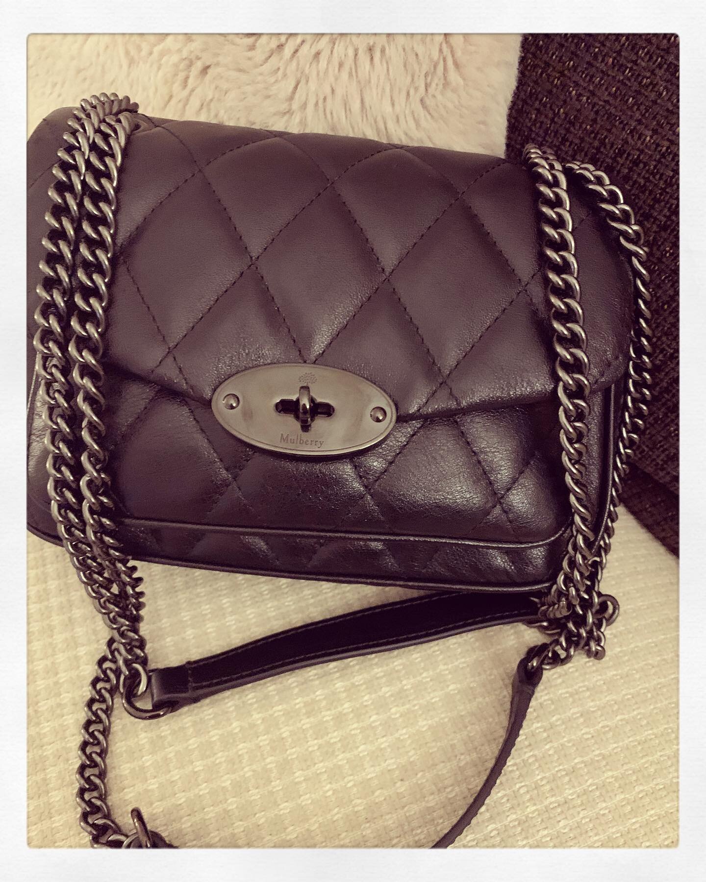 I&rsquo;m back and not alone!!!

A little social media detox over Christmas and I&rsquo;m back with my new best friend! 

Thank you Father Christmas 🎅

Bag @mulberryengland 

-
-
-
-
-
-
-
#mulberry #mulberrybag #qualitedbag #baglove #newbag #little