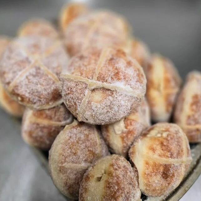 Hot Cross Bun doughnuts at @ahhtoots 💛💛 Happy Easter Weekend! 💛💛 Most of the shops, restaurants and caf&eacute;s are OPEN as usual today and tomorrow, so come for a wander around the Christmas Steps Arts Quarter! 💛💛#christmassteps #christmasste