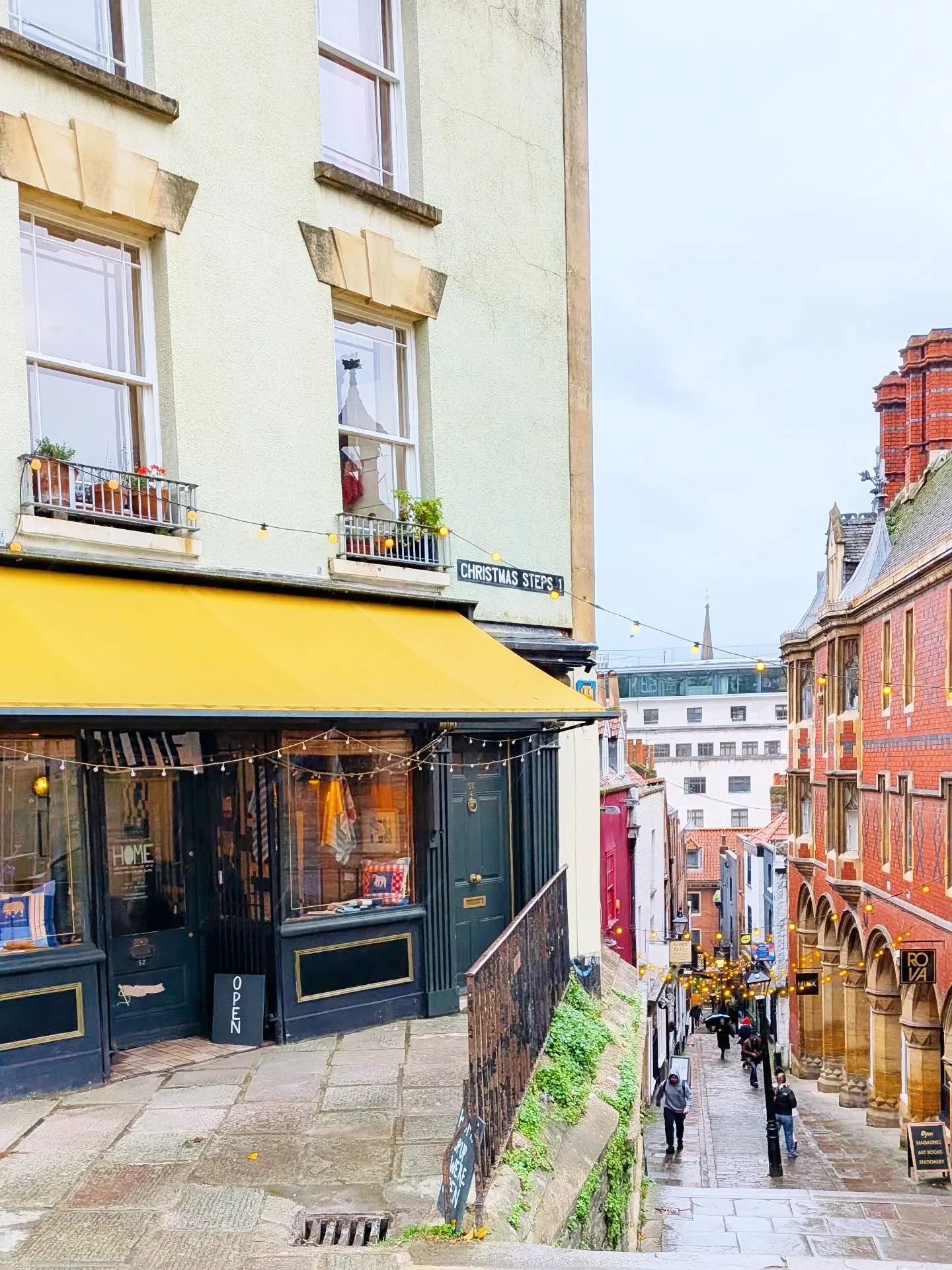 Have you been to the lovely pop-up shop at the top of the steps yet? 🧡🧡 It's a collaboration between @jessiebgreen and @anaclark_studio in the smaller @loneramblerstore 🧡🧡 It's the last day today of @jessiebgreen interpretation of 'Home', selling